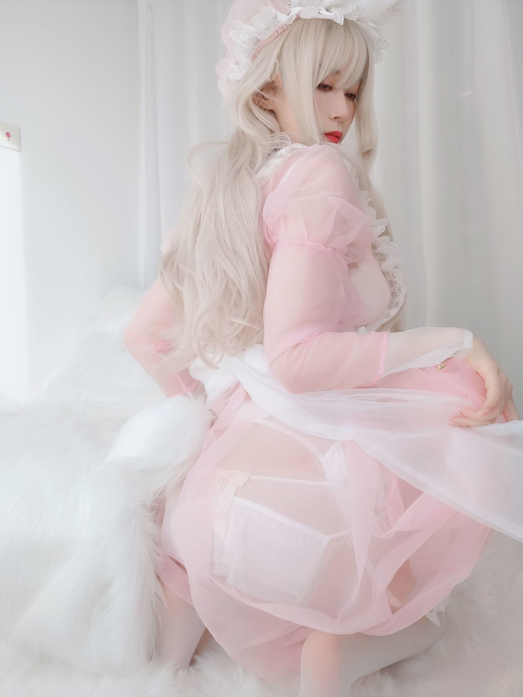 コーサーお姉さん白銀 メイド小さなウサギ