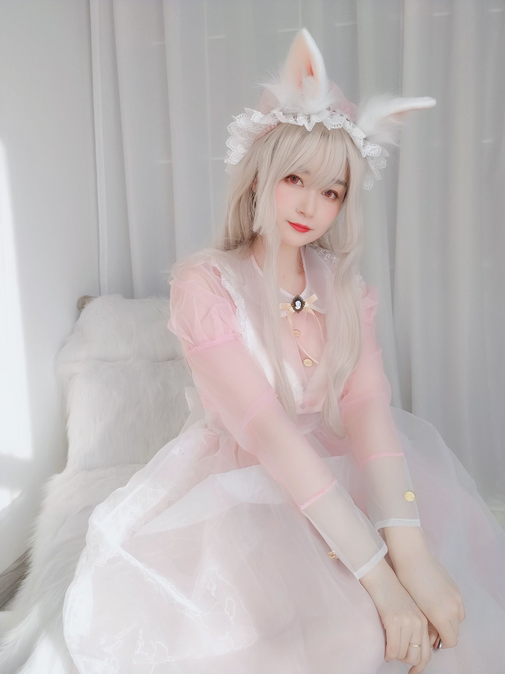 コーサーお姉さん白銀 メイド小さなウサギ