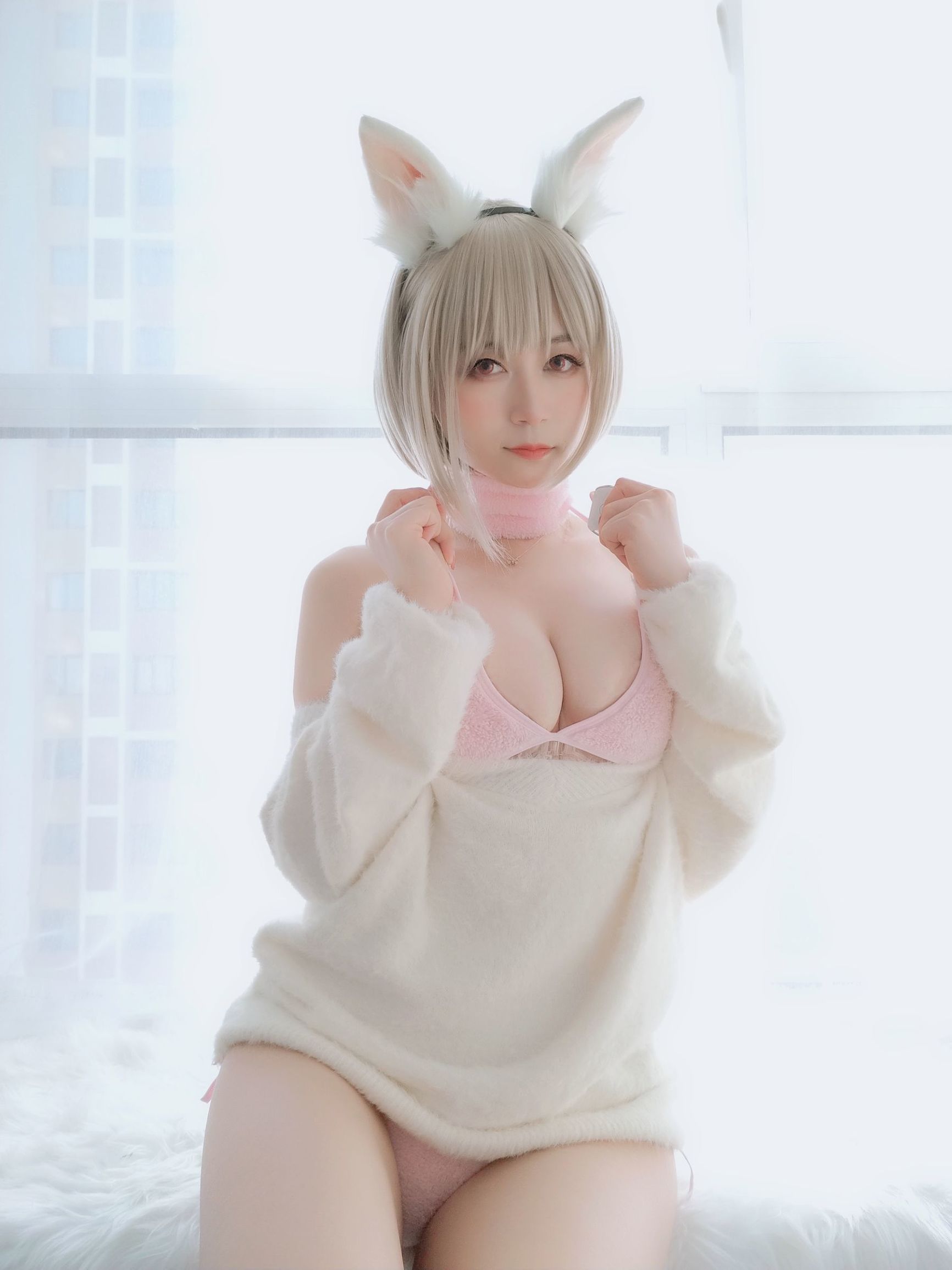 コーサーお姉さん白銀 小さな白い兎