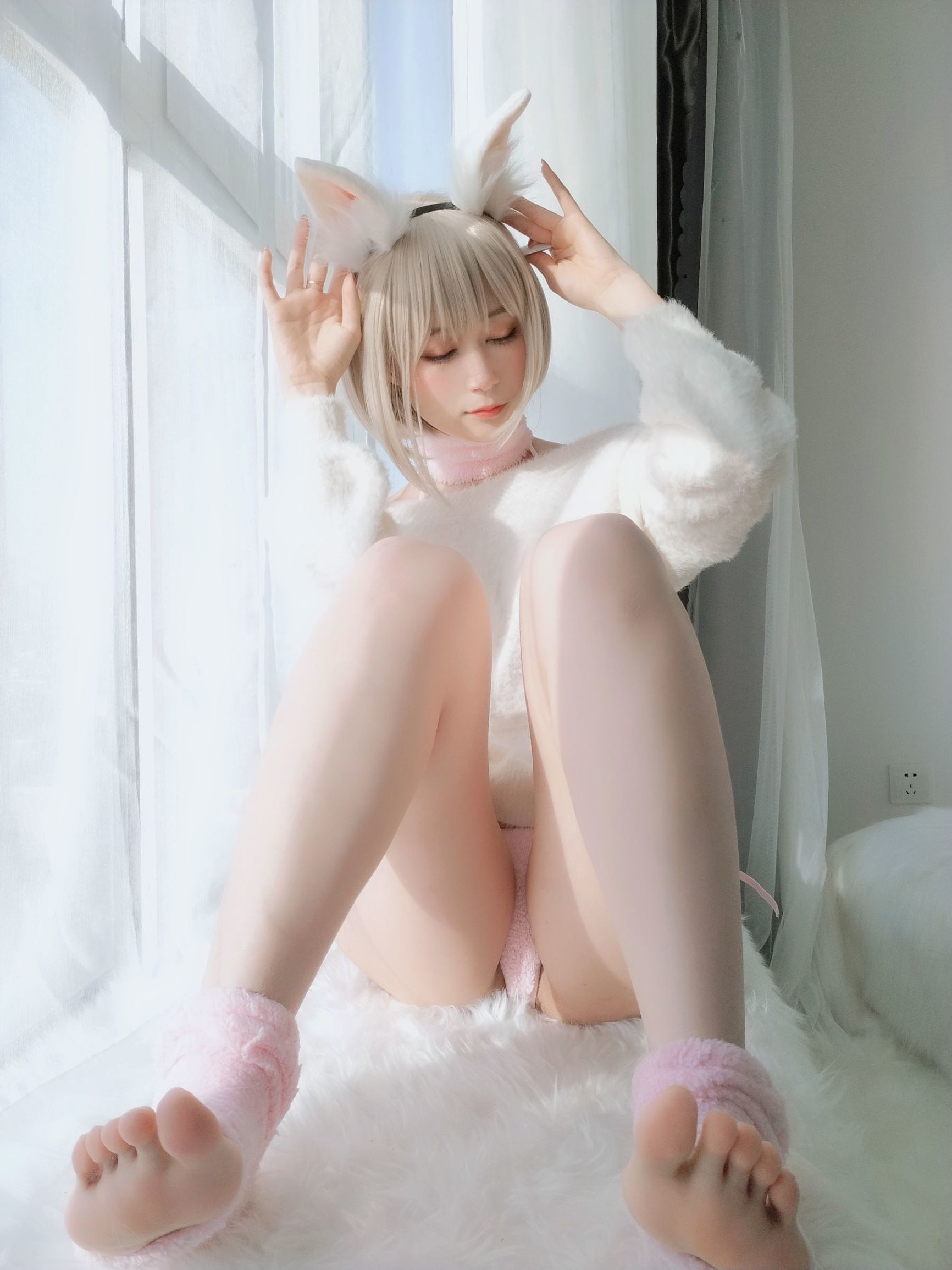 Coser chị Bạc Thỏ trắng nhỏ