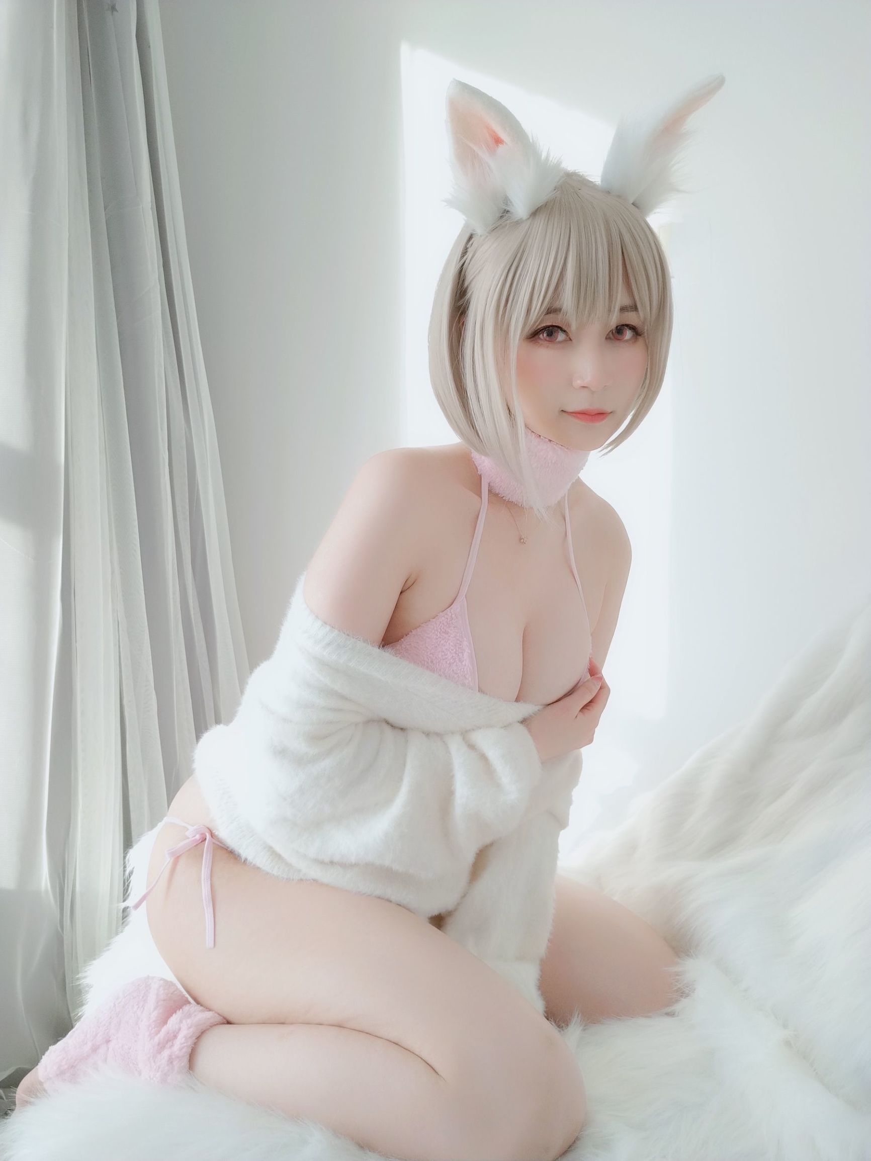 コーサーお姉さん白銀 小さな白い兎