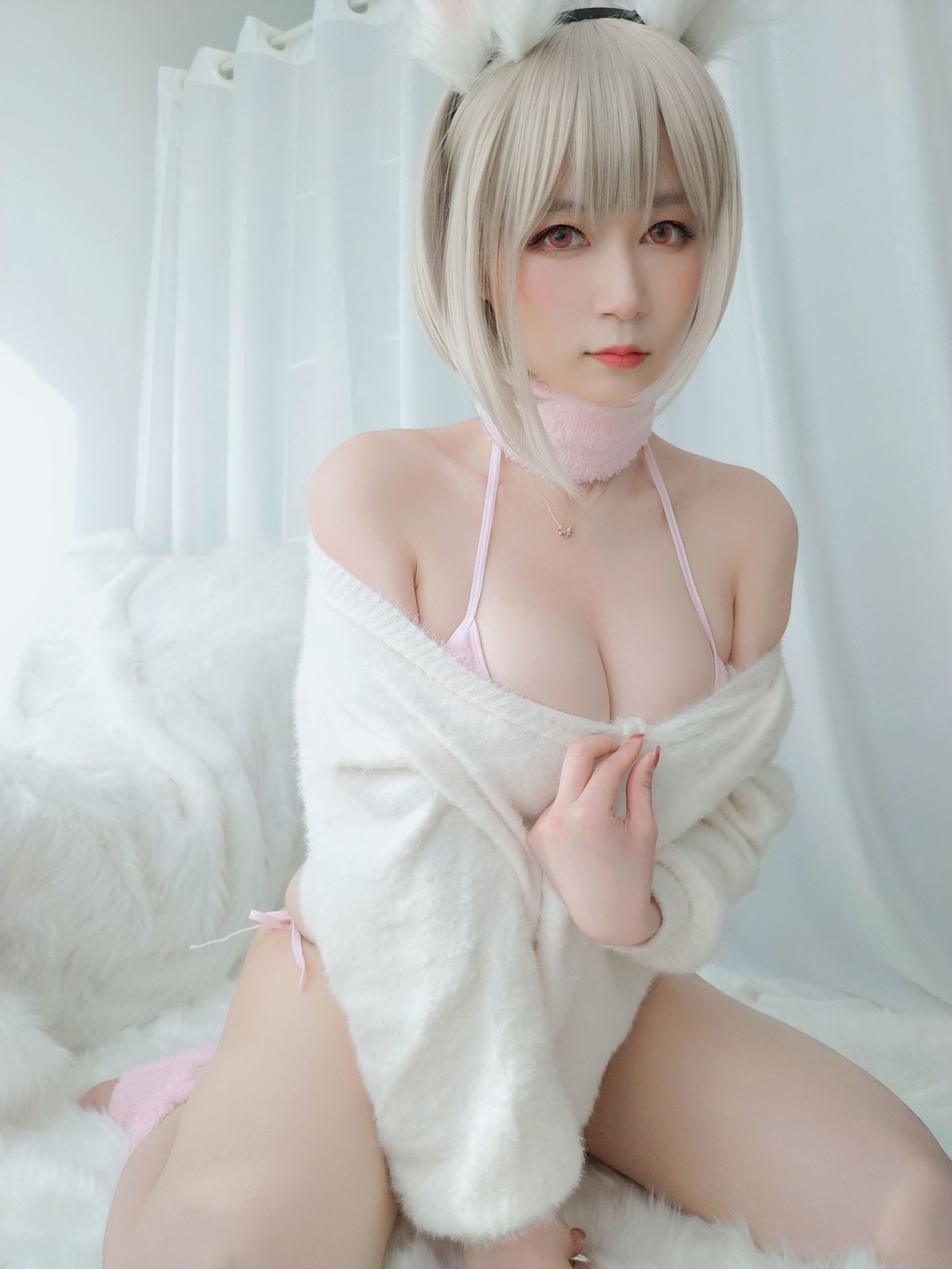 Coser chị Bạc Thỏ trắng nhỏ