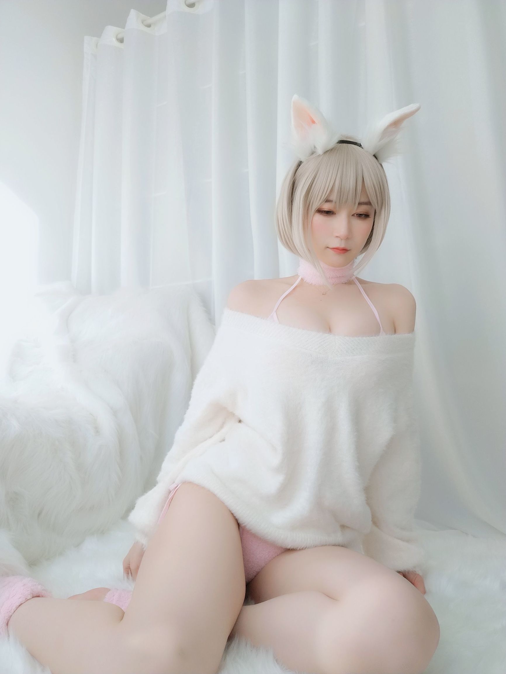 Coser chị Bạc Thỏ trắng nhỏ