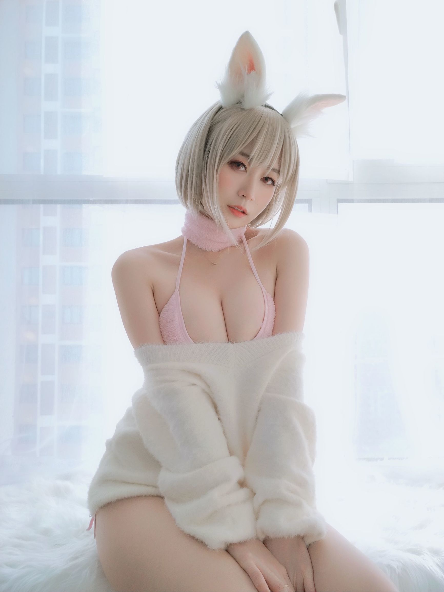 コーサーお姉さん白銀 小さな白い兎