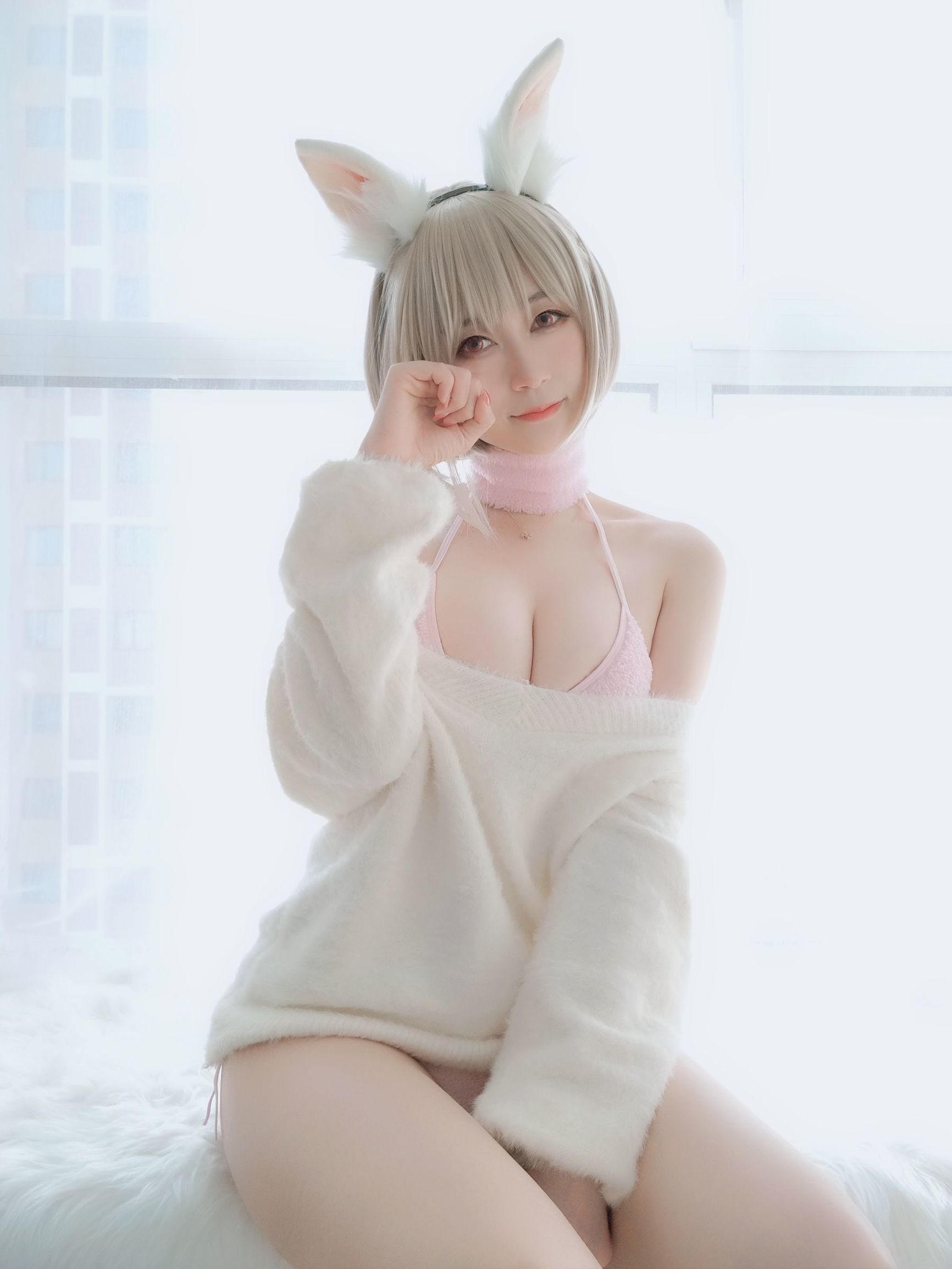 コーサーお姉さん白銀 小さな白い兎