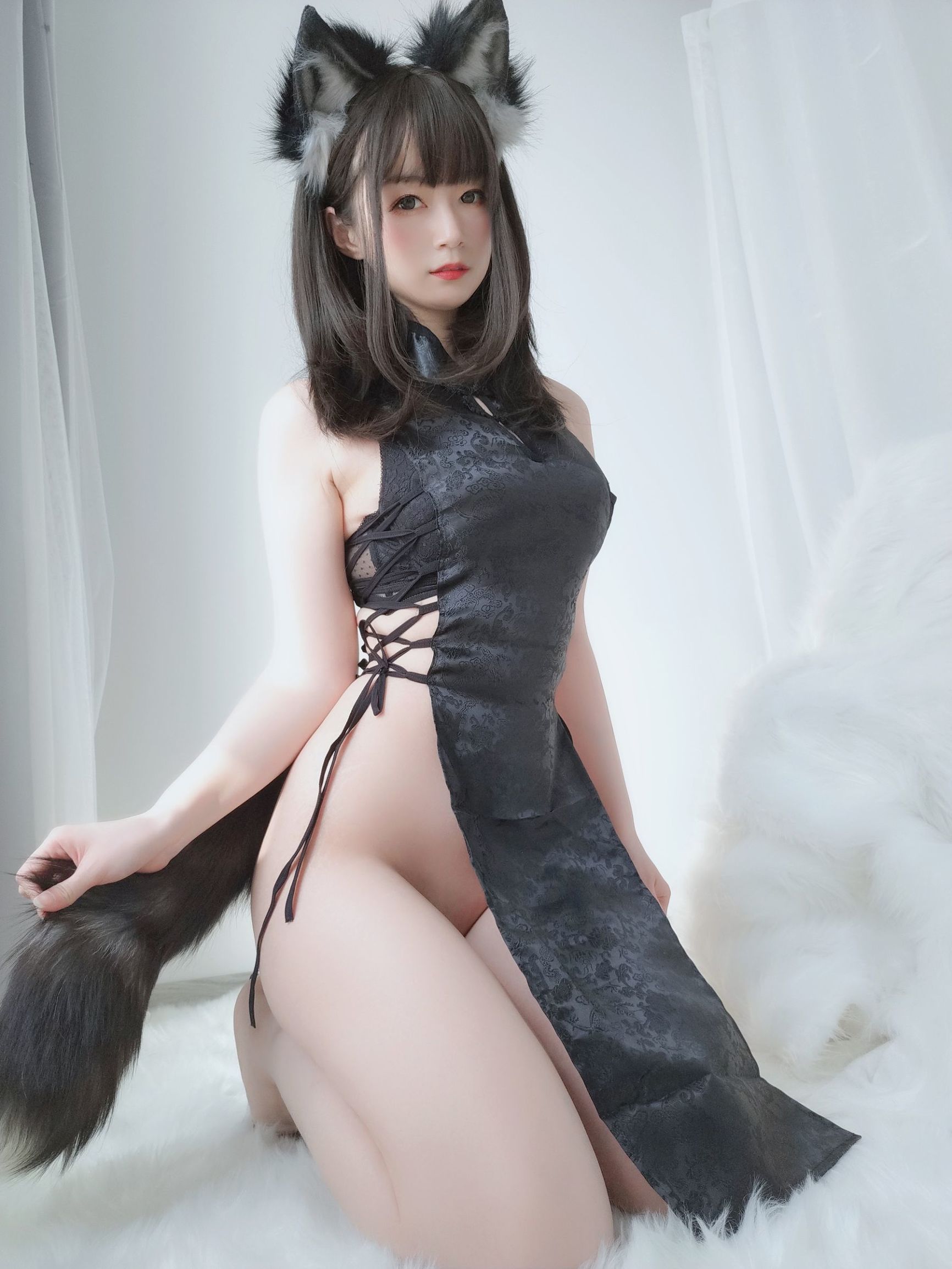 Coser chị bạc Sói đen nhỏ