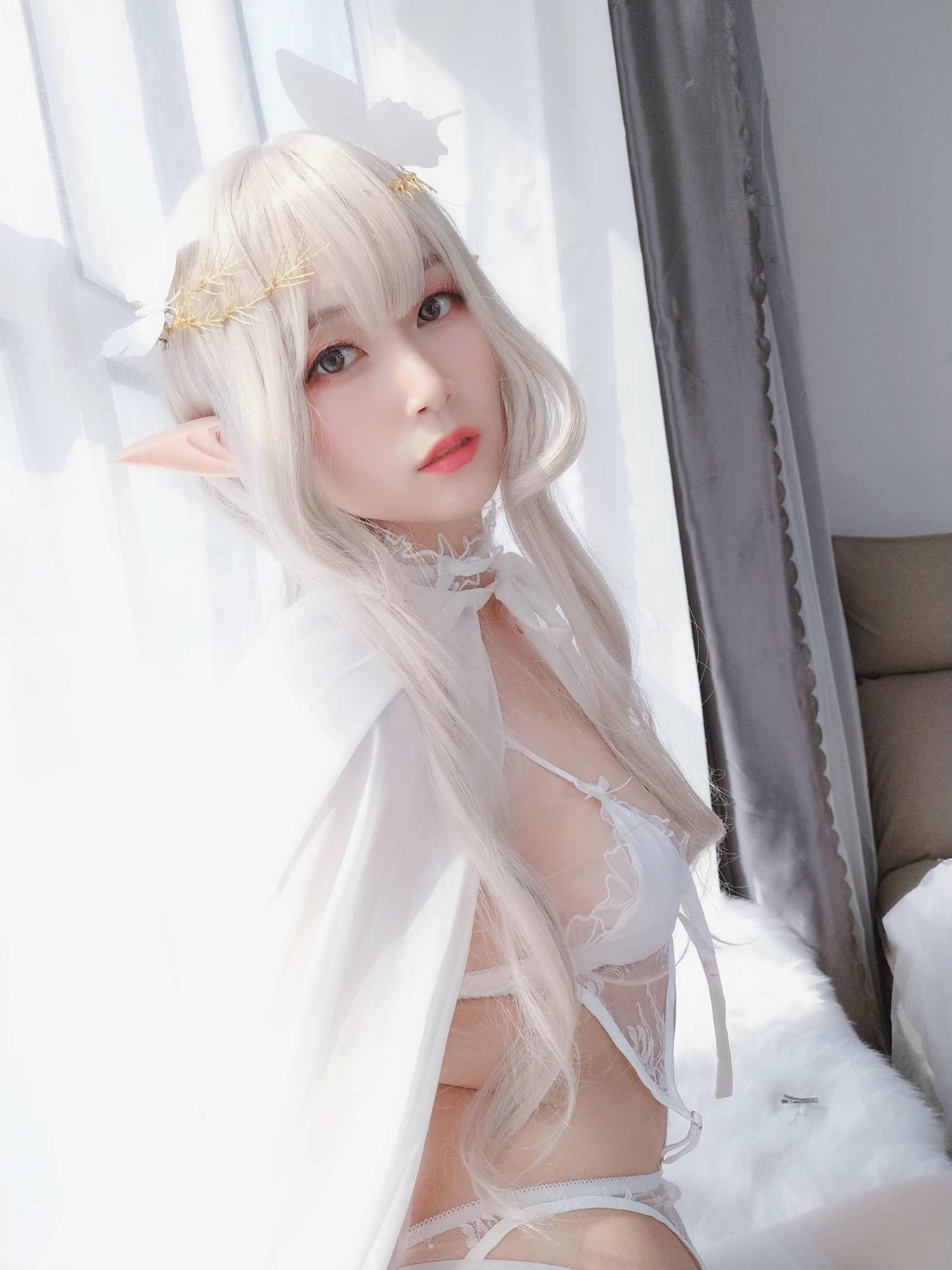 コーサーお姉さん白銀 純白のエルフ