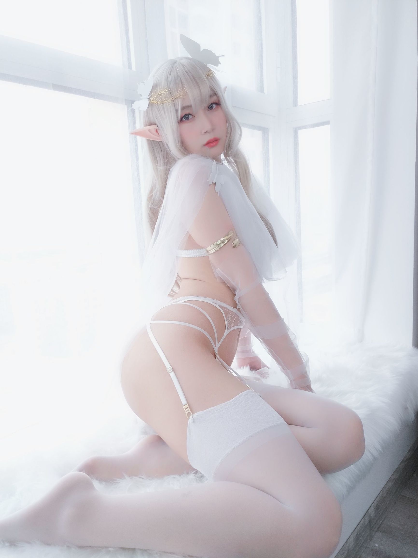 Coser Tiểu thư Bạc Tinh linh thuần trắng