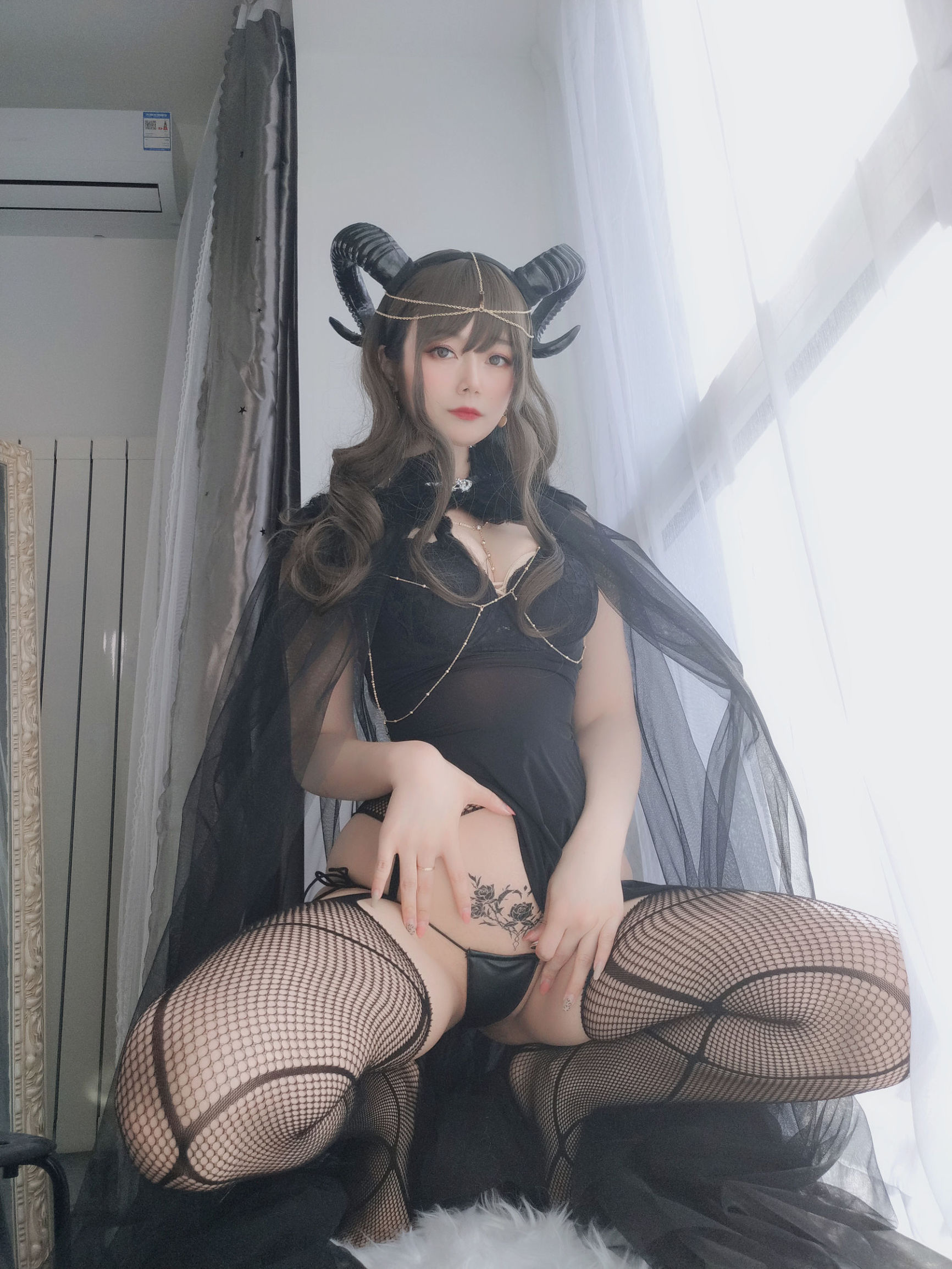 Coser tiểu thư Bạch Ngân Hắc Sơn Mị Ma
