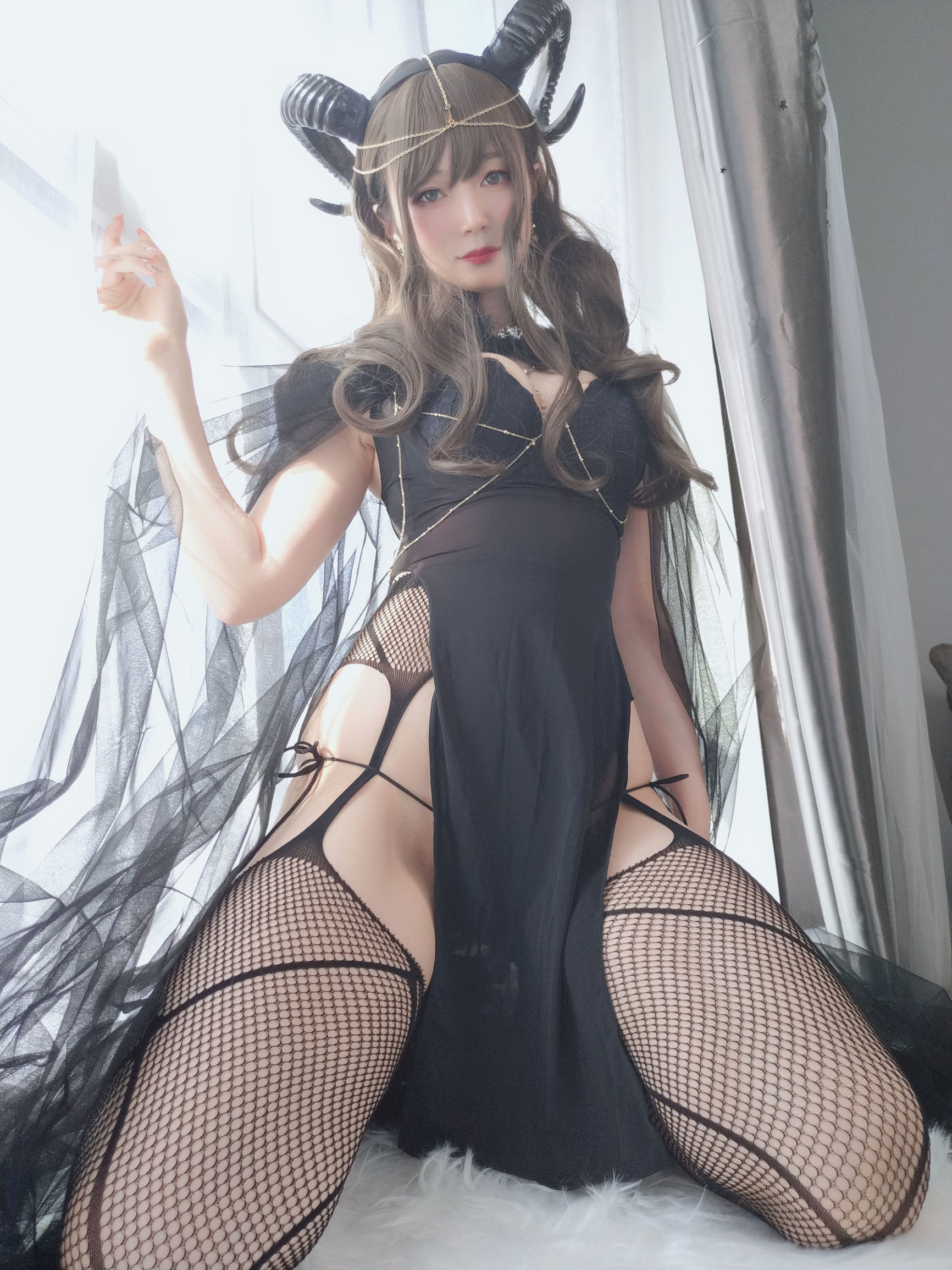 Coser tiểu thư Bạch Ngân Hắc Sơn Mị Ma