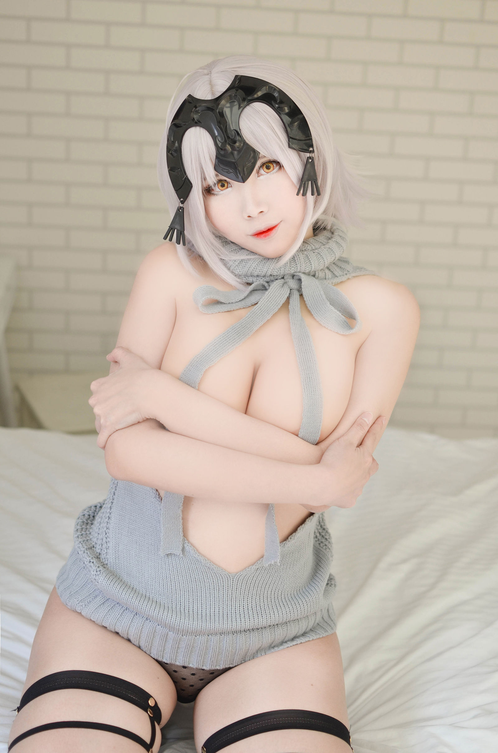 Coser萱-KaYa áo len hở lưng