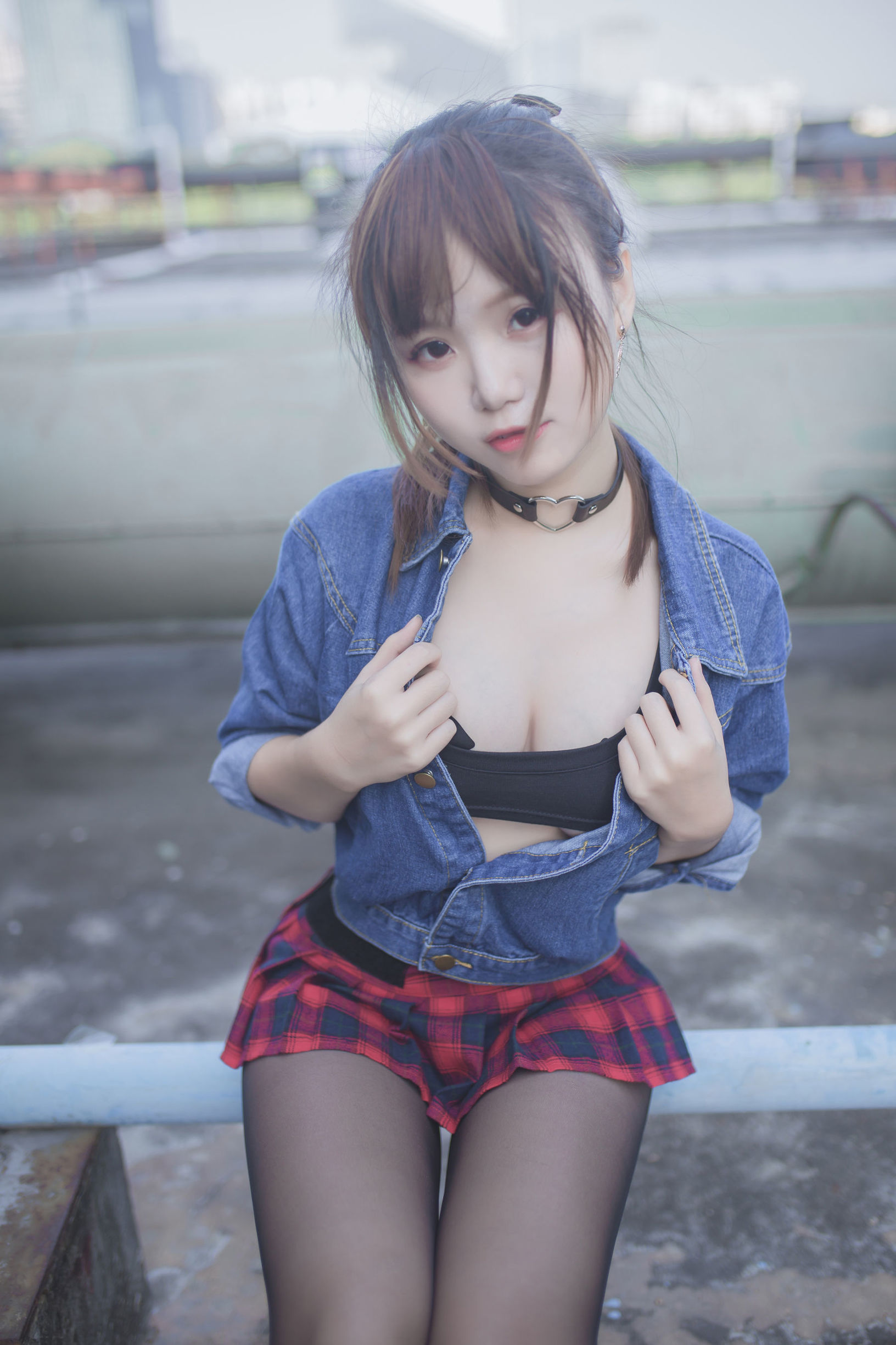 洋子宅夏《紅色格子》