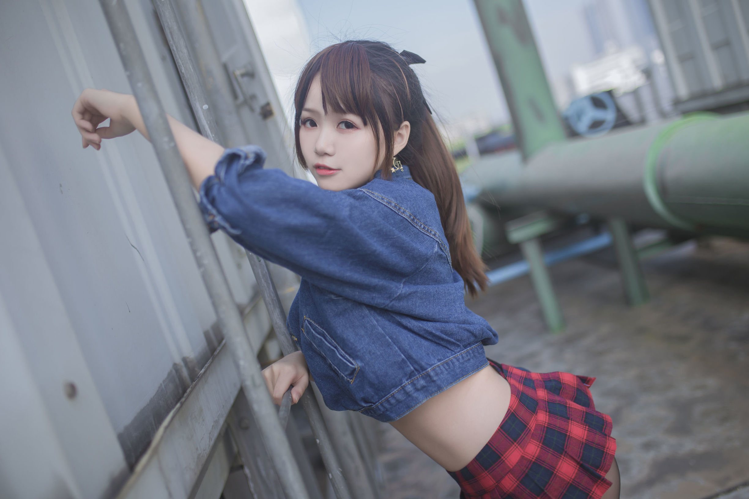 洋子宅夏《紅色格子》