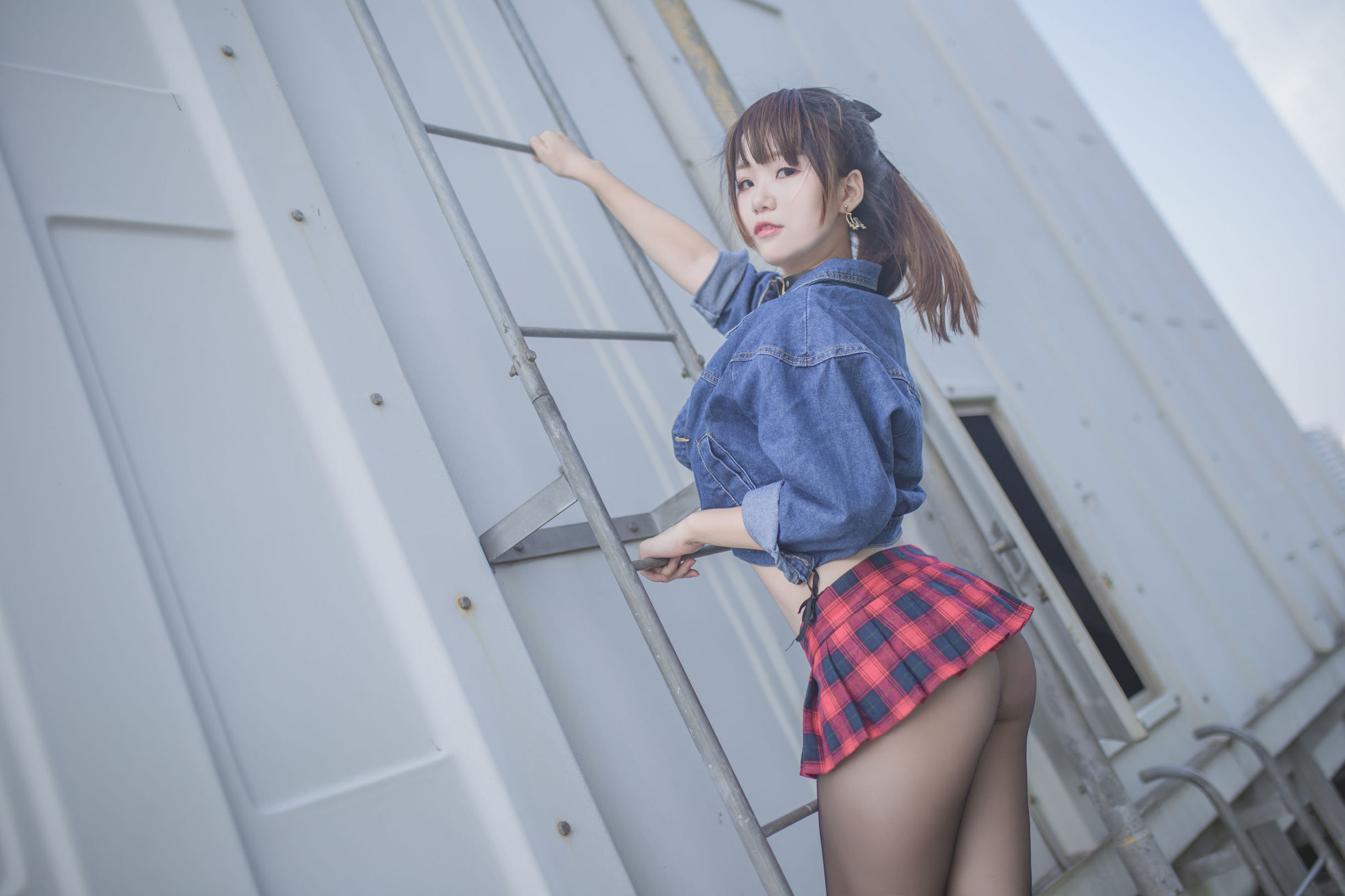 洋子宅夏《紅色格子》