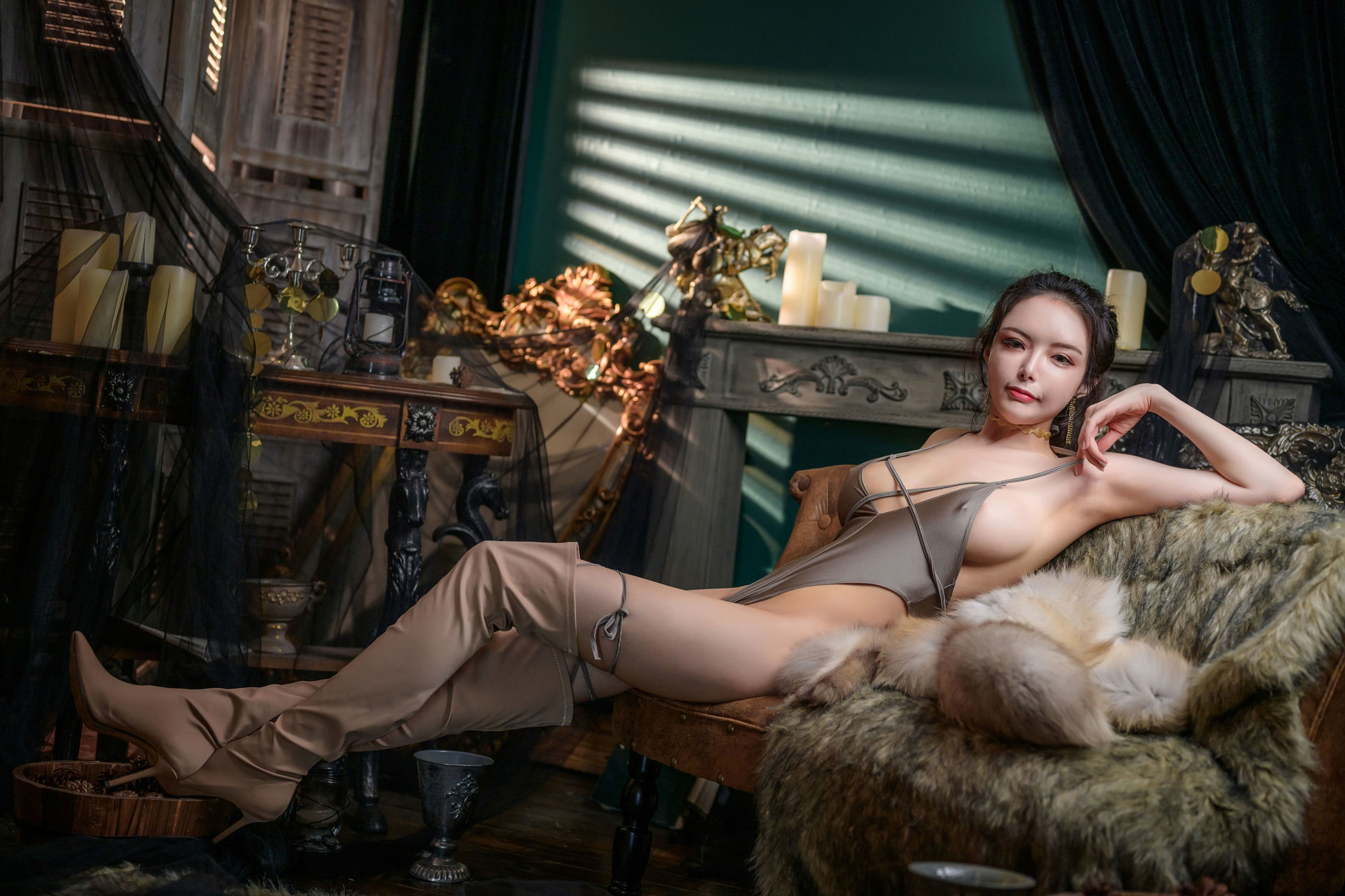 Phúc lợi COS] Thu và Corgi (Hạ tiểu Thu Thu Thu) - Áo liền mảnh màu vàng tối