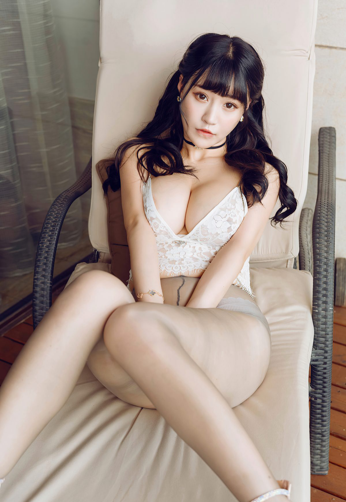 주커얼 플라워 아름다운 부인의 풍韵, 큰 가슴, 둥근, 크고, 성감적인 회색 실크