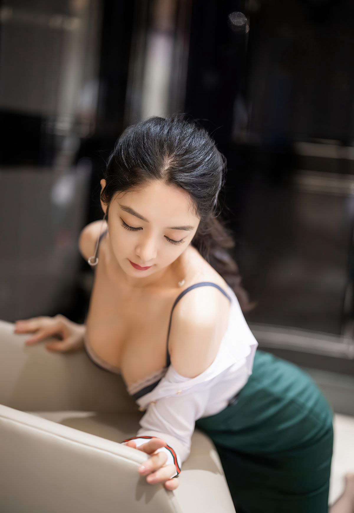 安琪拉小熱巴性感黑絲性感大胸美少婦高清玉臀