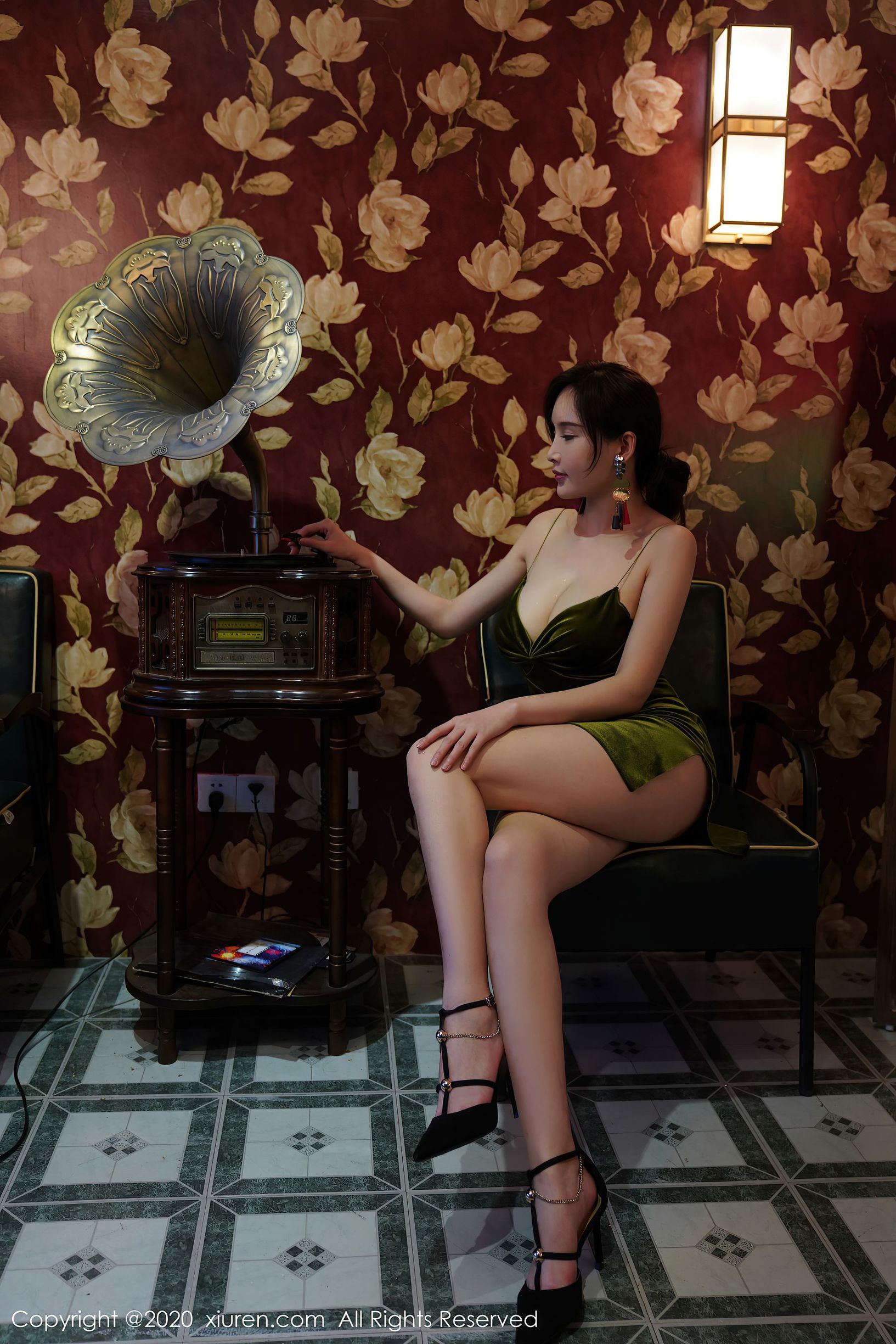 秀人XiuRen] No.2477 乳瓶土肥円矮挫丑黒貧