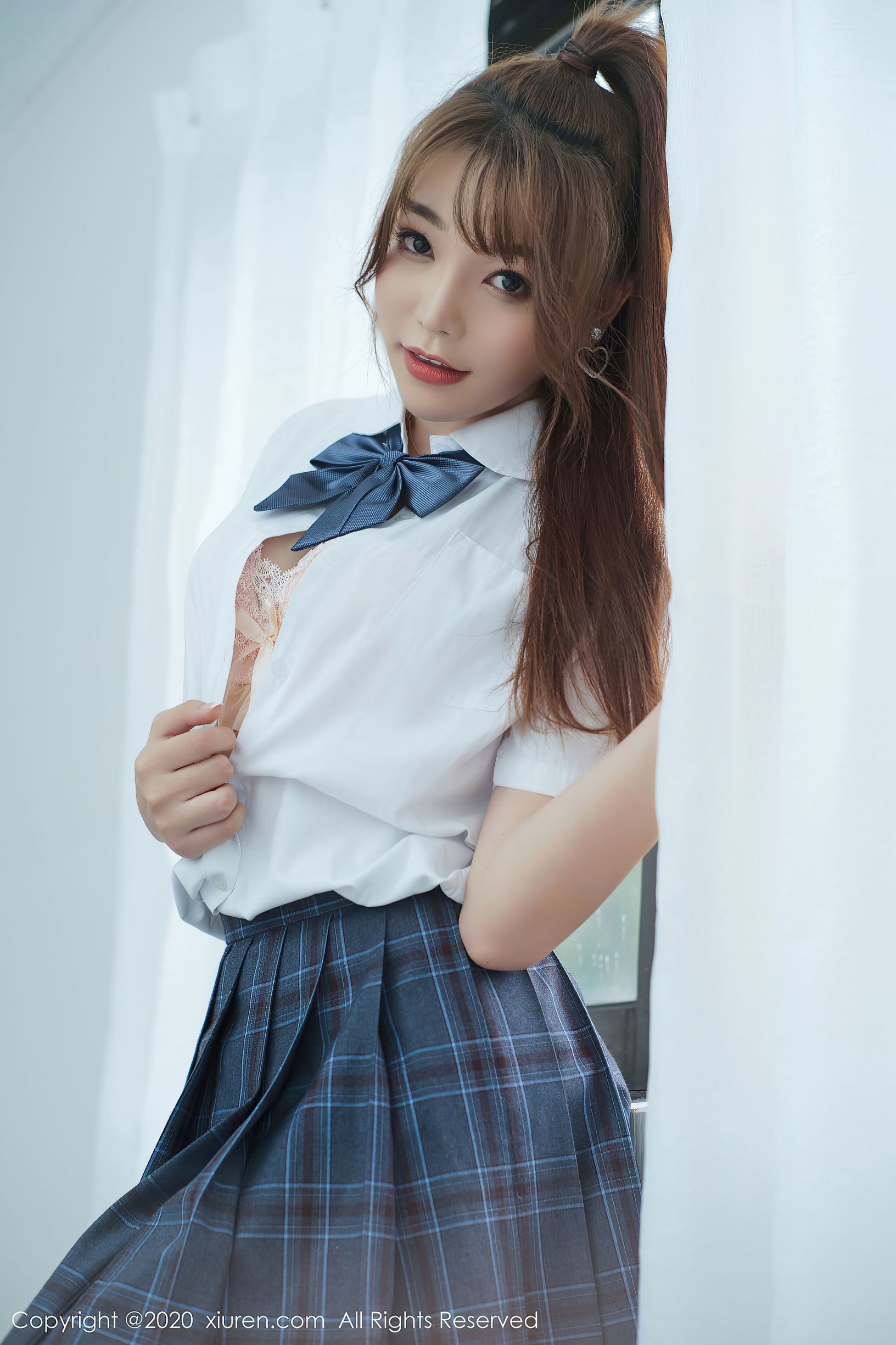 XiuRen] No.2502 Zhi Zhi Booty