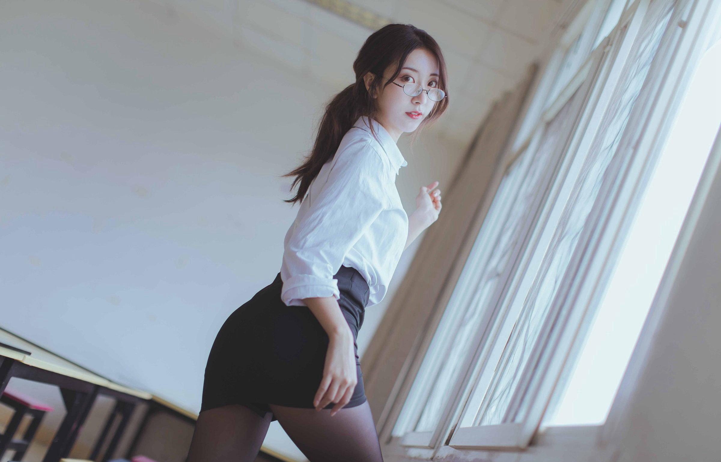 制服性感老師黑絲襪高跟黑川性感cosplay誘惑2021最新圖集