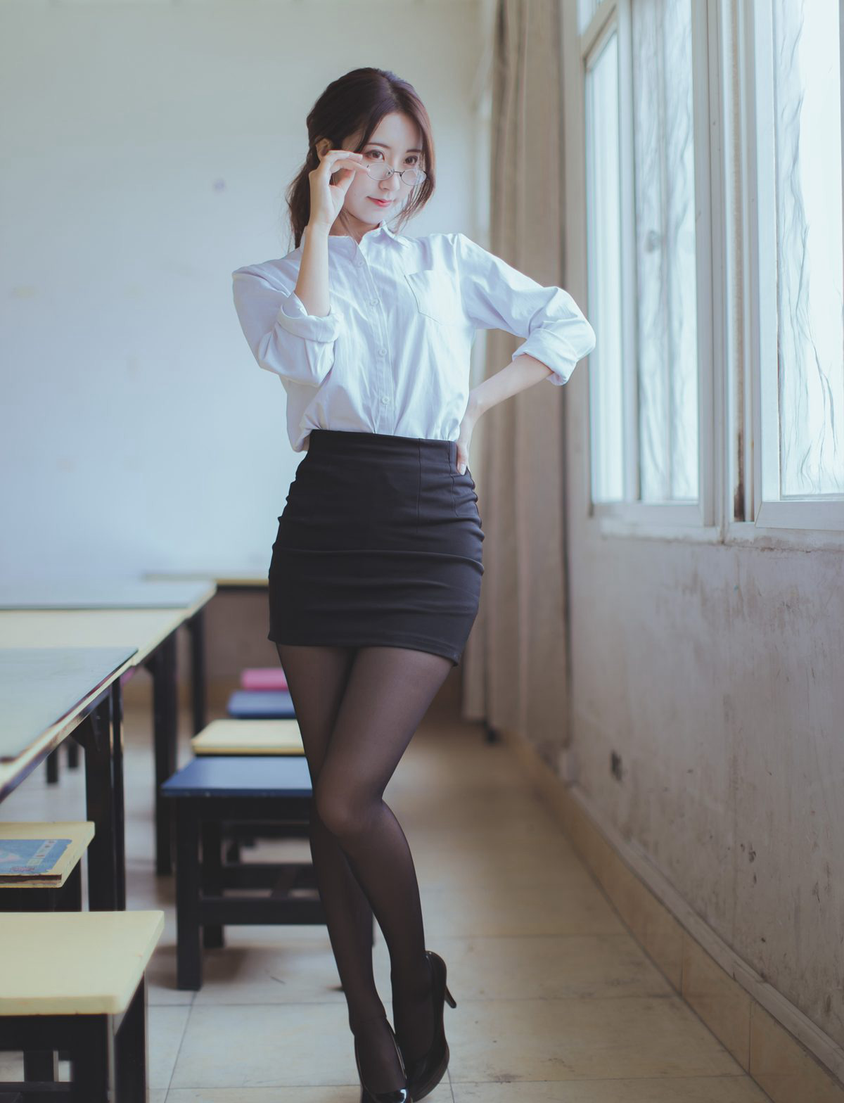 制服性感老師黑絲襪高跟黑川性感cosplay誘惑2021最新圖集