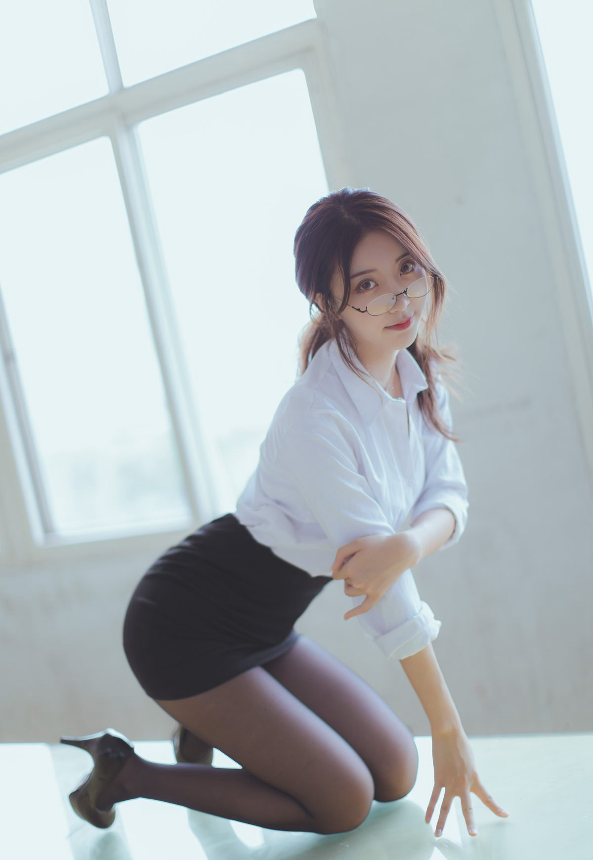 制服性感老師黑絲襪高跟黑川性感cosplay誘惑2021最新圖集