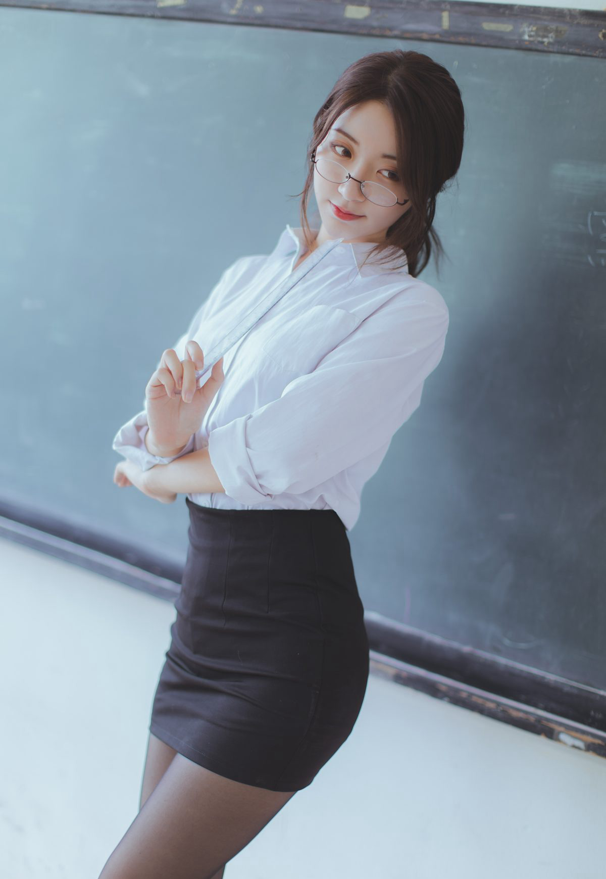 制服性感老師黑絲襪高跟黑川性感cosplay誘惑2021最新圖集
