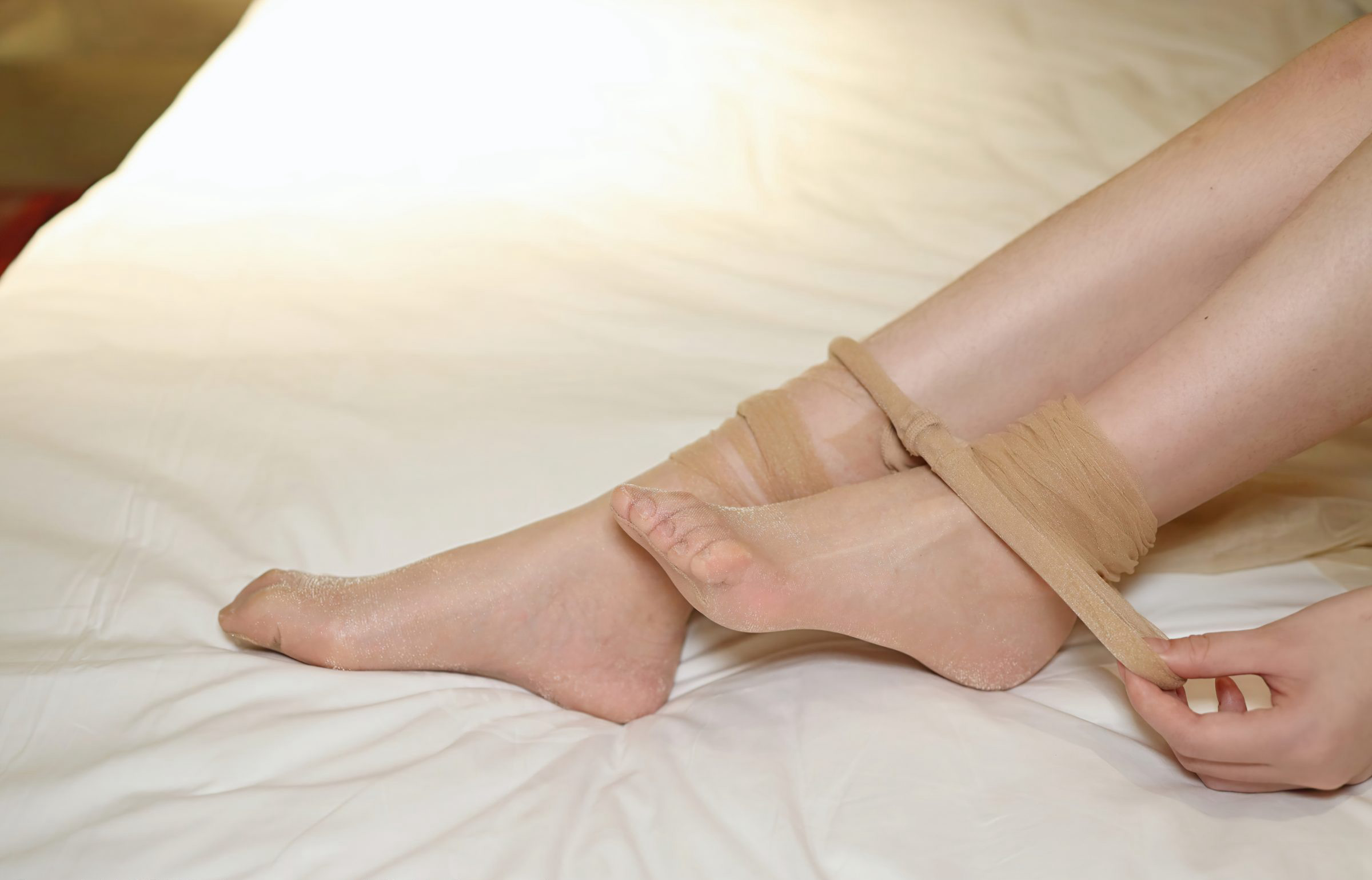 櫻花艾莎性感肉絲無內誘惑翹臀床上風騷姿勢美腿