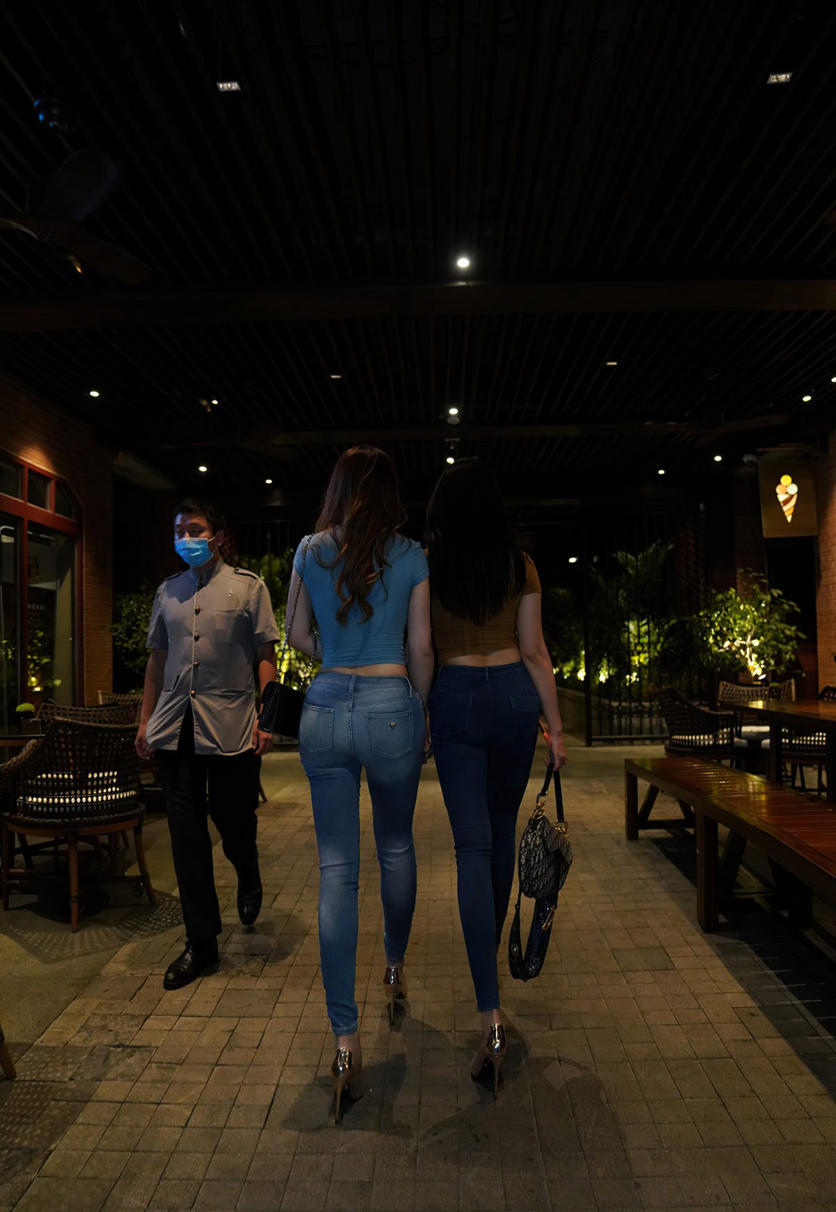 超美大胸性感極品大奶緊身牛仔褲美女豐滿美臀