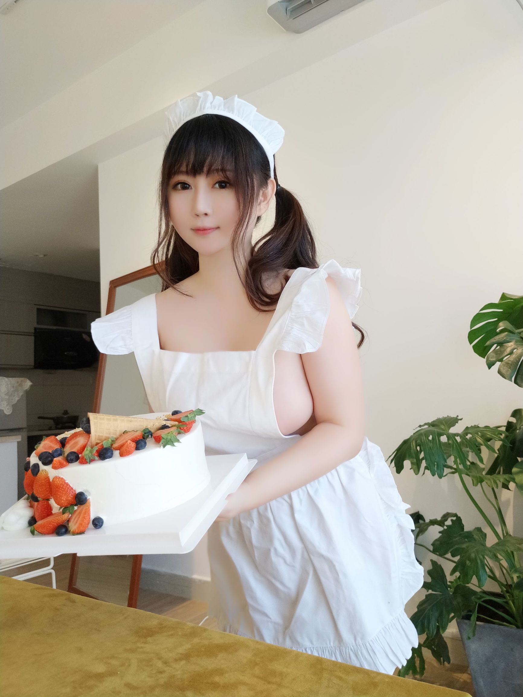 コスプレ写真] 蜜桃少女は依ちゃんや - 小厨娘