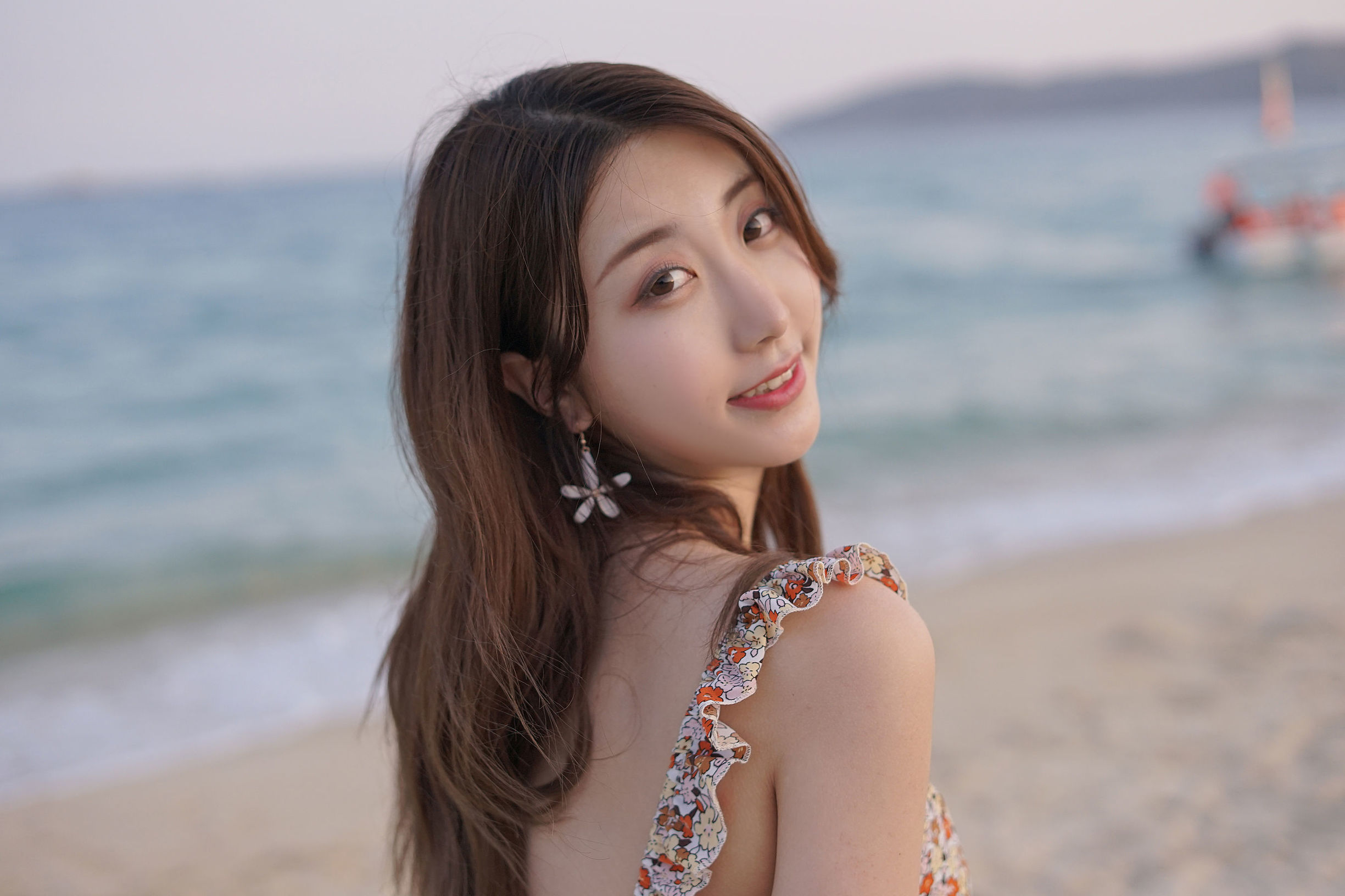 コスプレ写真] 人気のコスプレイヤー黒川 - 海島の旅 フラワープリントワンピース