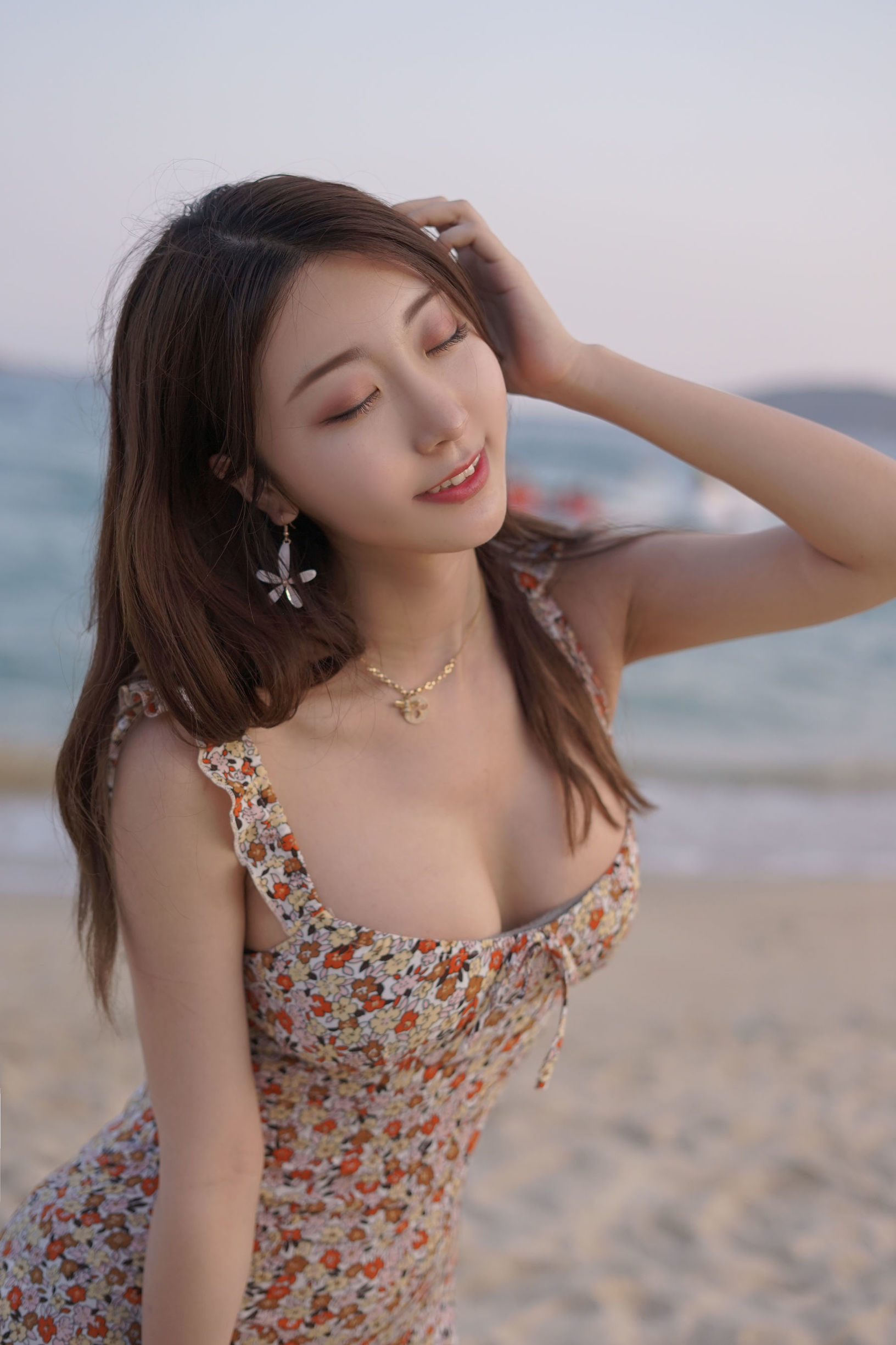 Cosplay寫真] 人氣Coser黑川 - 海島之旅 碎花連衣裙