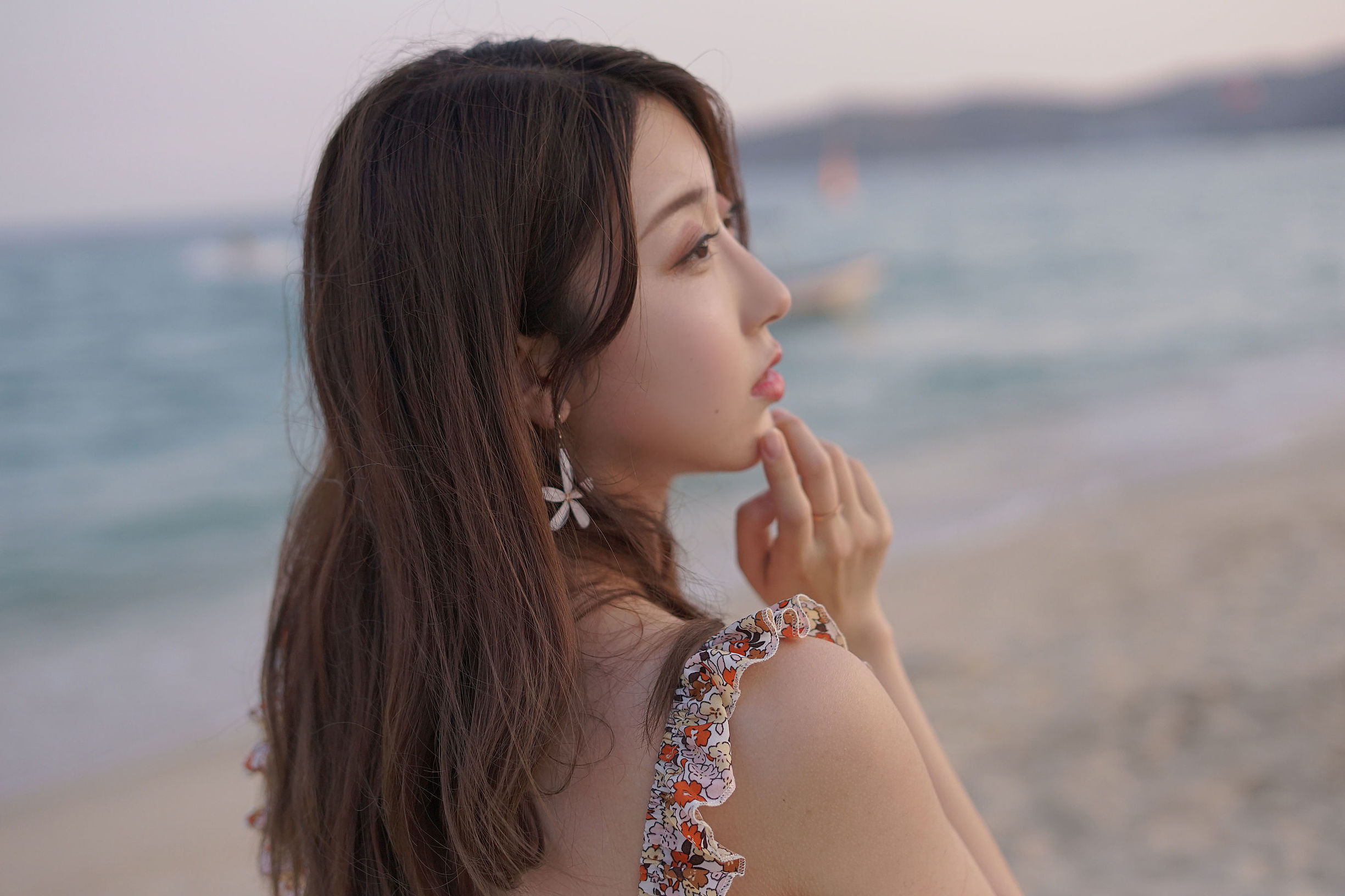 コスプレ写真] 人気のコスプレイヤー黒川 - 海島の旅 フラワープリントワンピース