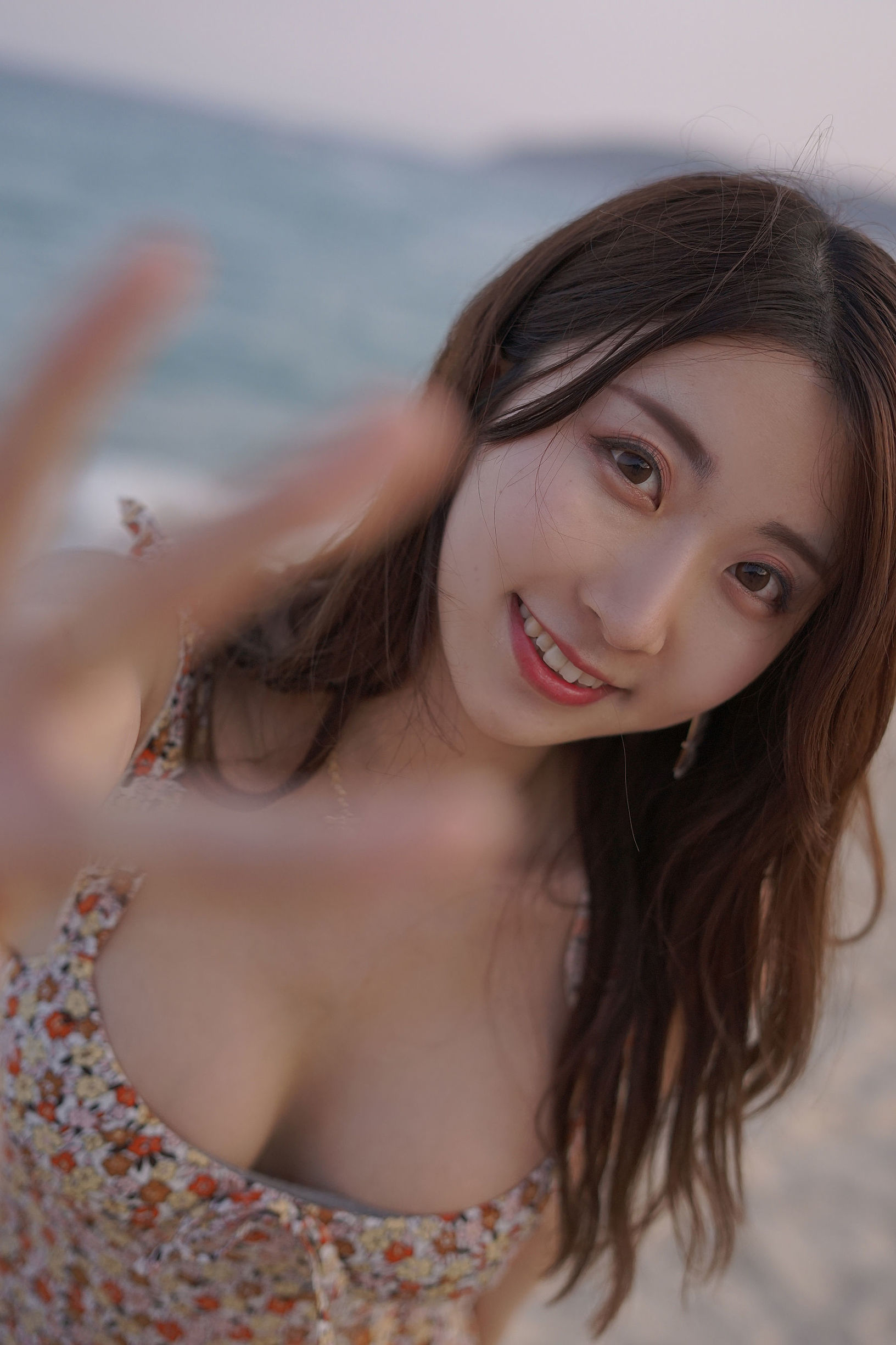 Cosplay寫真] 人氣Coser黑川 - 海島之旅 碎花連衣裙