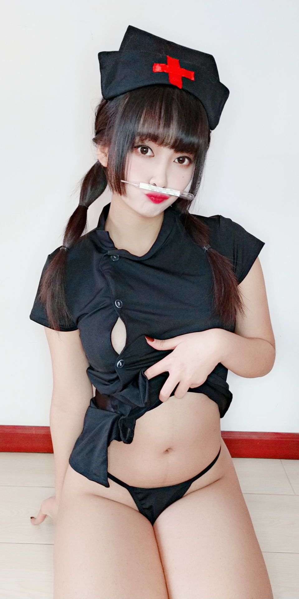 [Cosplay写真] 动漫博主洛璃 belle SAMA - 情人节小护士