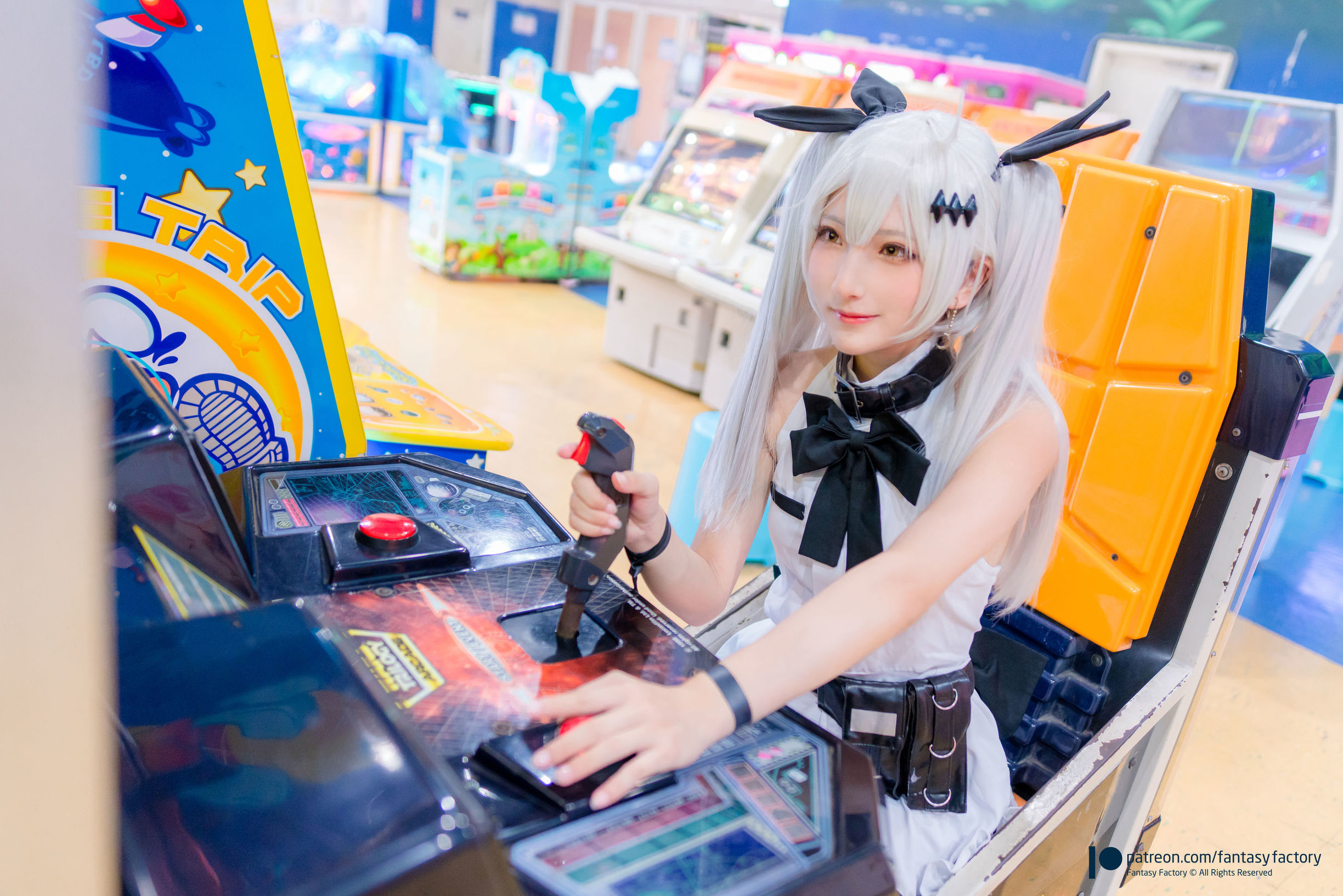 Cosplay Ảnh] Tiểu Đinh 《Fantasy Factory》 - 2019.11 Đen Trắng Voan Mỏng Tất Lưới
