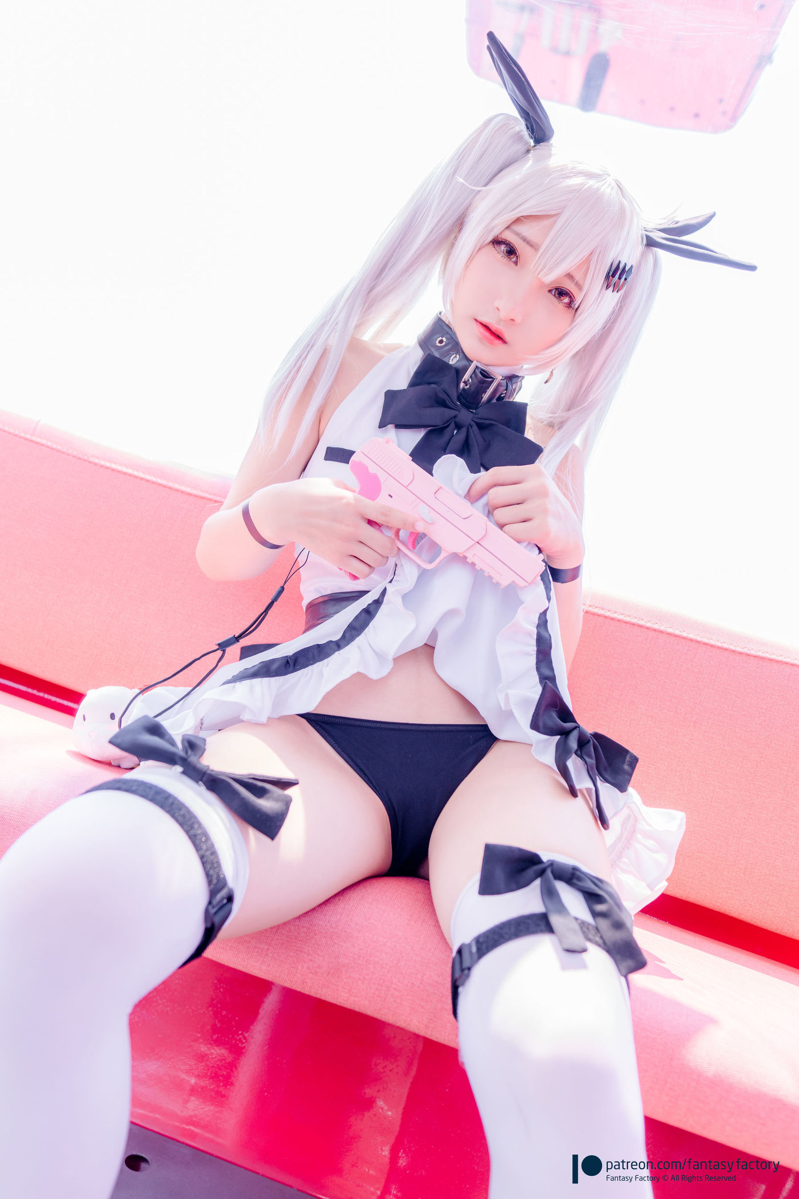 Cosplay Ảnh] Tiểu Đinh 《Fantasy Factory》 - 2019.11 Đen Trắng Voan Mỏng Tất Lưới