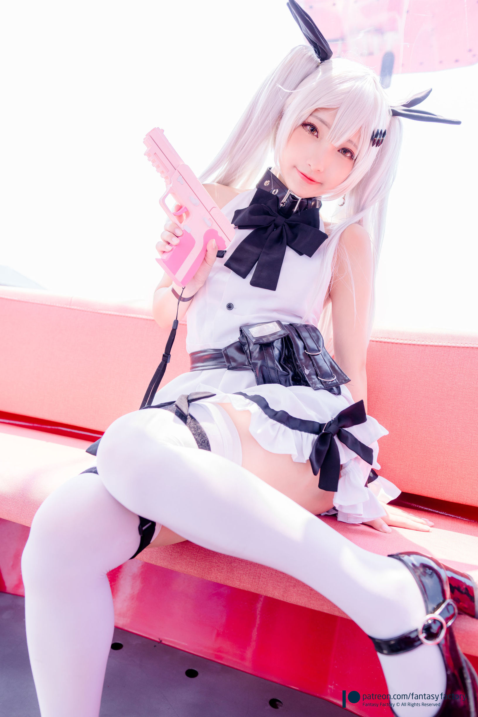 Cosplay Ảnh] Tiểu Đinh 《Fantasy Factory》 - 2019.11 Đen Trắng Voan Mỏng Tất Lưới