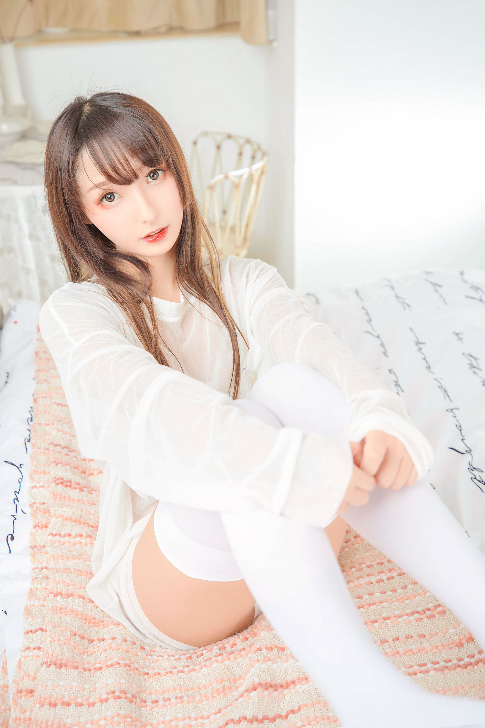 Cosplay Photo]  belle ta Kagurazaka Mafuyu's Okaeri - White Silk Cat Feet