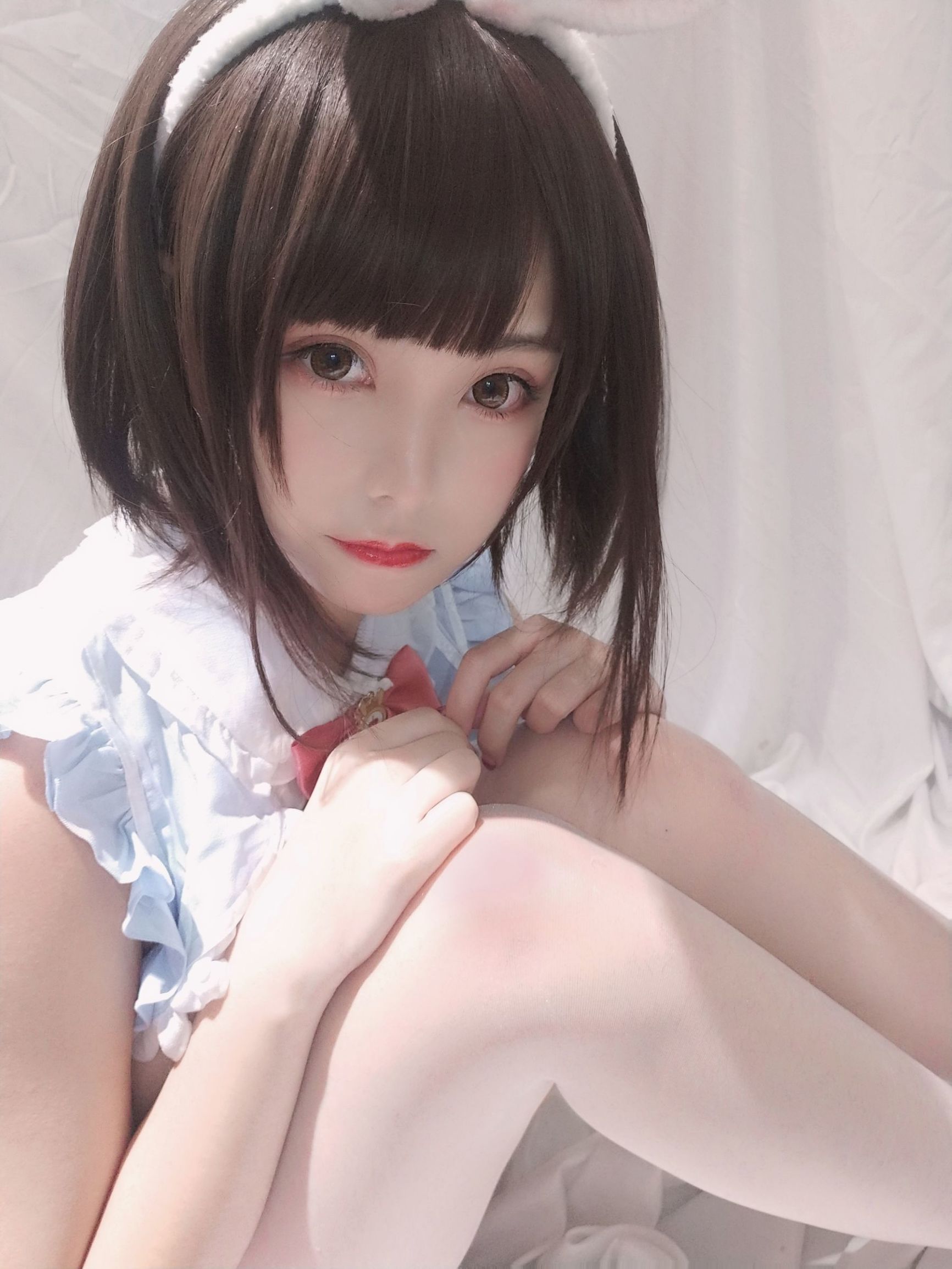 Cosplay Photo] Moe-Style Big Sister Honey Juice Cat Qiu - Little White Rabbit Selfie