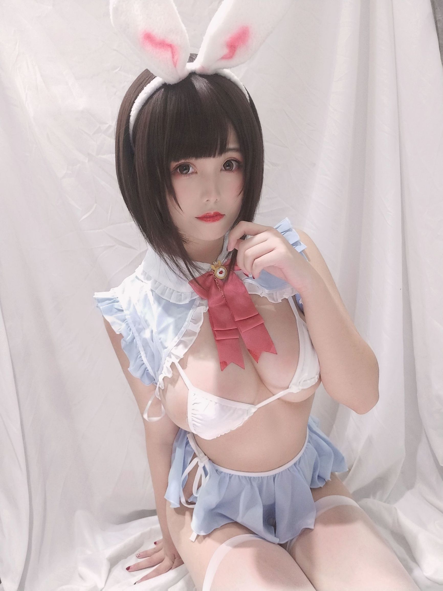 Cosplay Photo] Moe-Style Big Sister Honey Juice Cat Qiu - Little White Rabbit Selfie