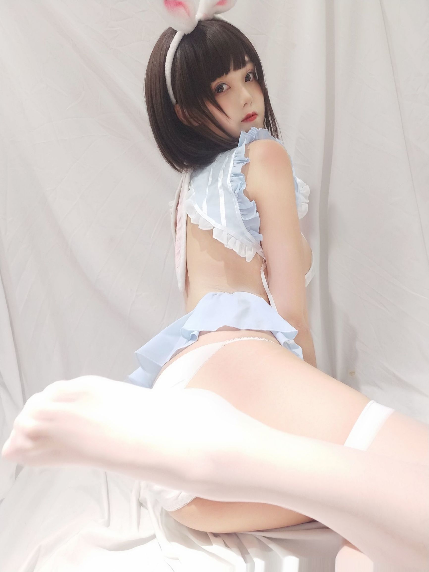 Cosplay Ảnh] Hệ moe tiểu thư Mật Trí Mèo Cưu - Tự chụp tiểu bạch thỏ