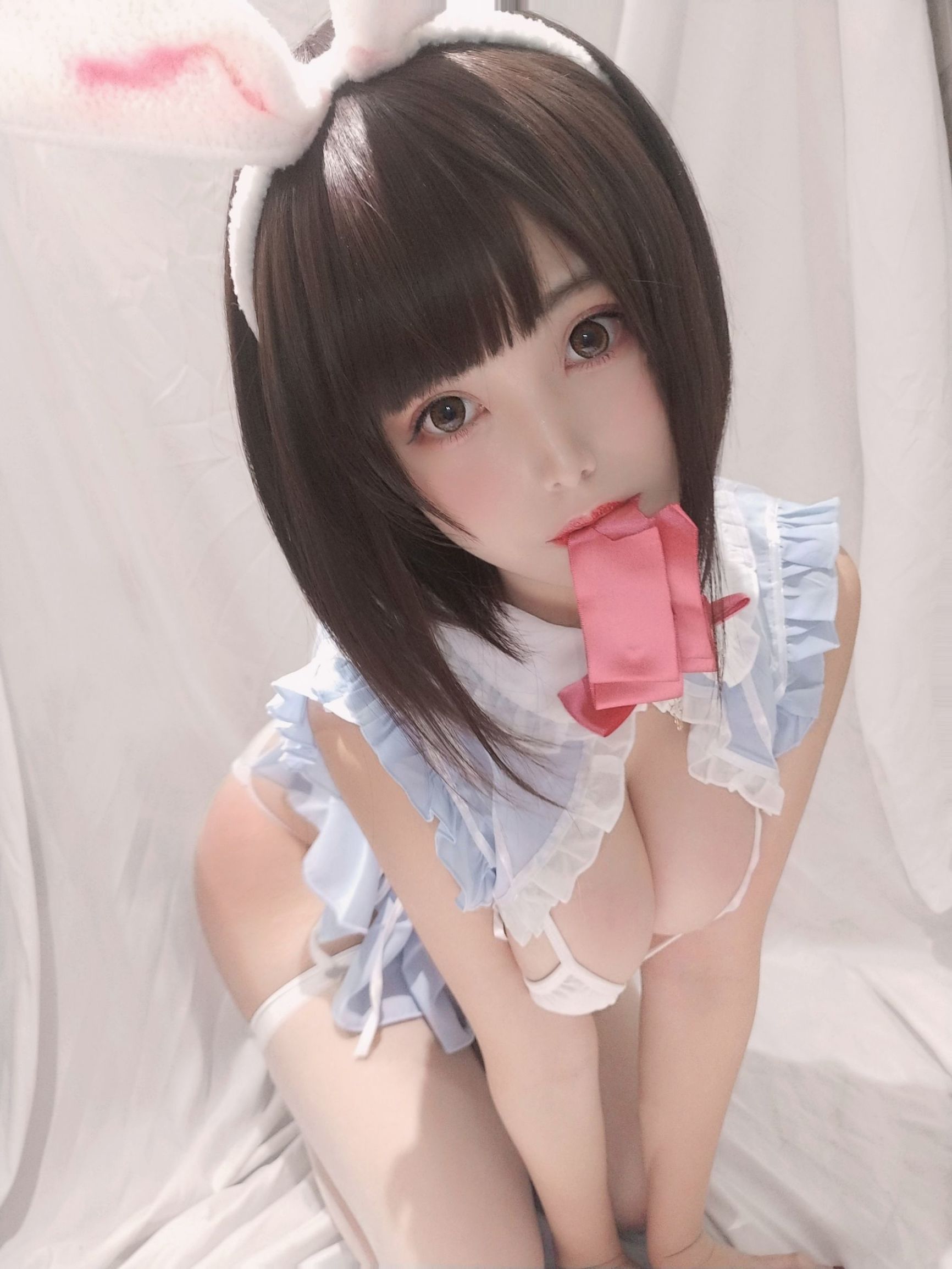 Cosplay Photo] Moe-Style Big Sister Honey Juice Cat Qiu - Little White Rabbit Selfie