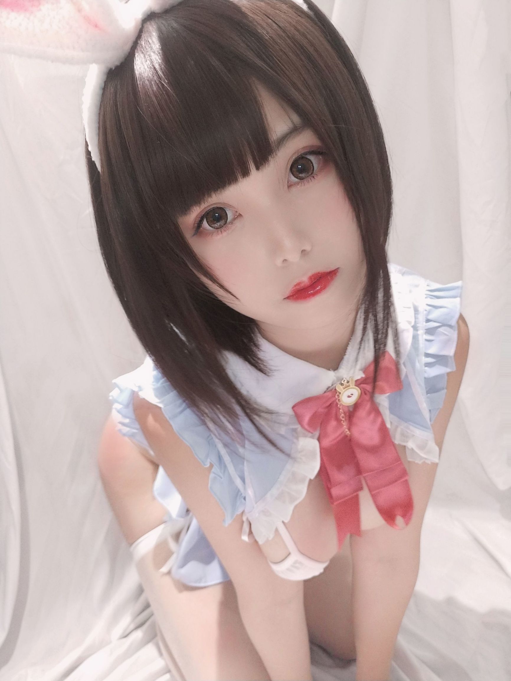 Cosplay Photo] Moe-Style Big Sister Honey Juice Cat Qiu - Little White Rabbit Selfie