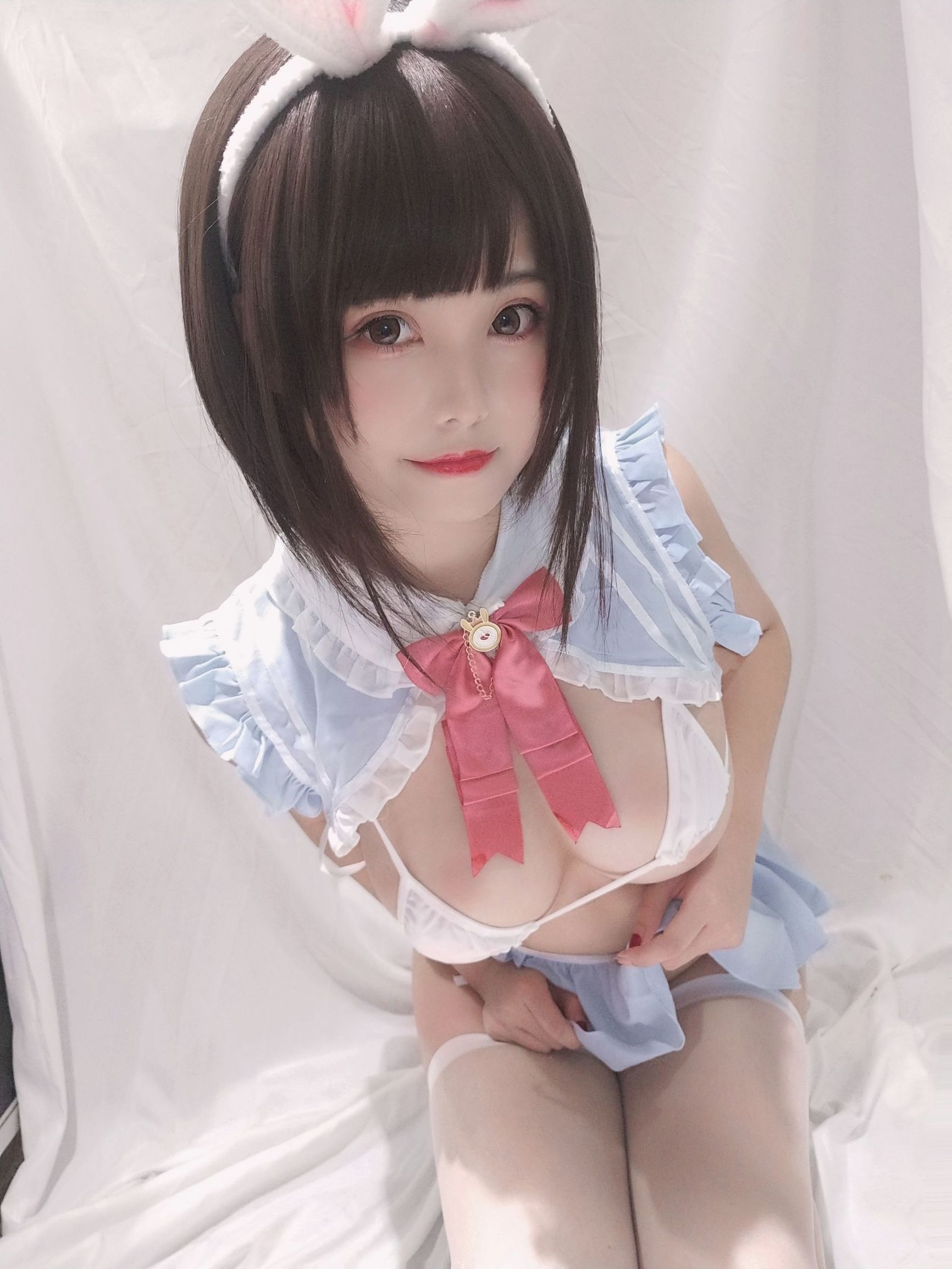 Cosplay Photo] Moe-Style Big Sister Honey Juice Cat Qiu - Little White Rabbit Selfie
