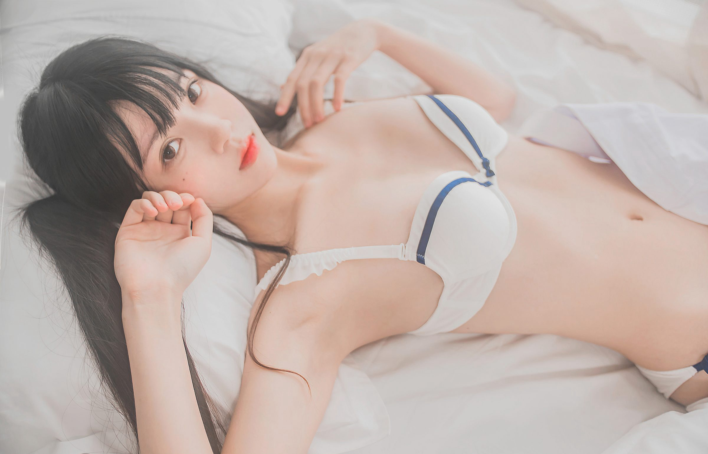 桜桃喵2021最新图集性感cosplay诱惑JK嫩白三点内衣写真