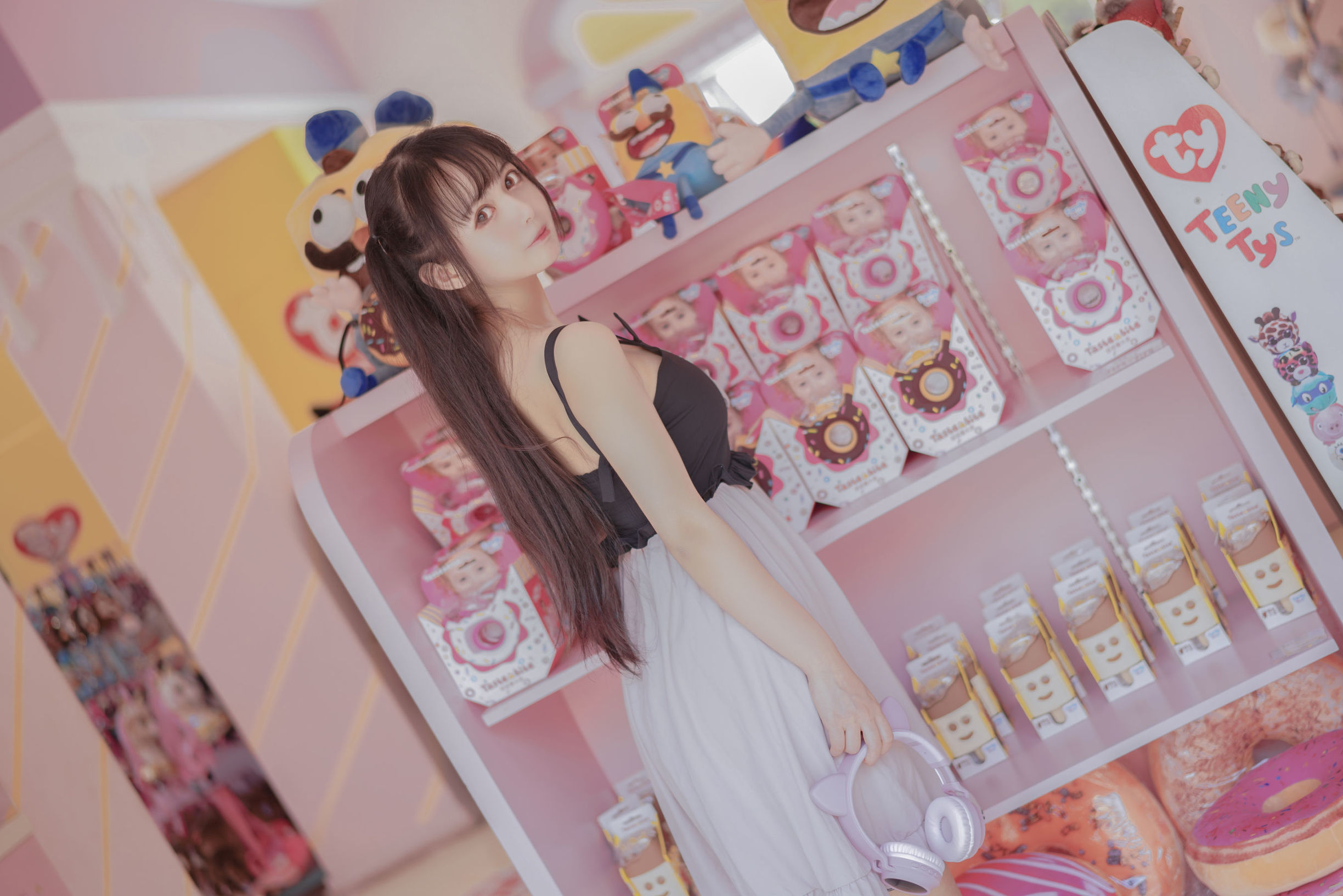 Cosplay Ảnh] Đại Mắt Mông Muội Hắc Miêu Miêu OvO - Hồng