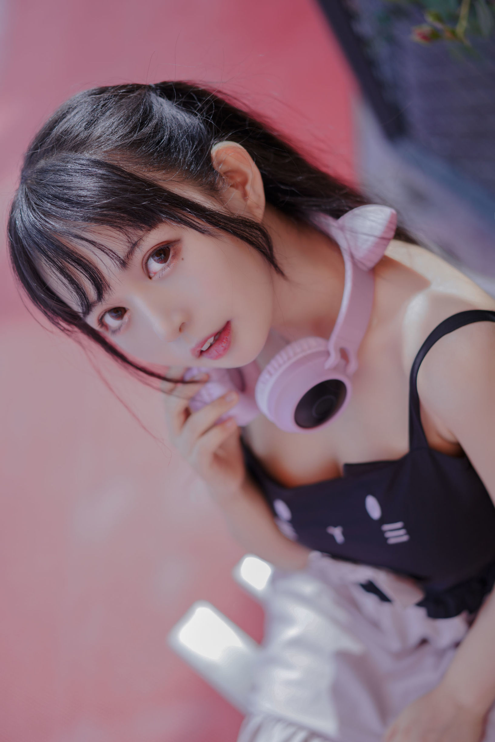 Cosplay Ảnh] Đại Mắt Mông Muội Hắc Miêu Miêu OvO - Hồng