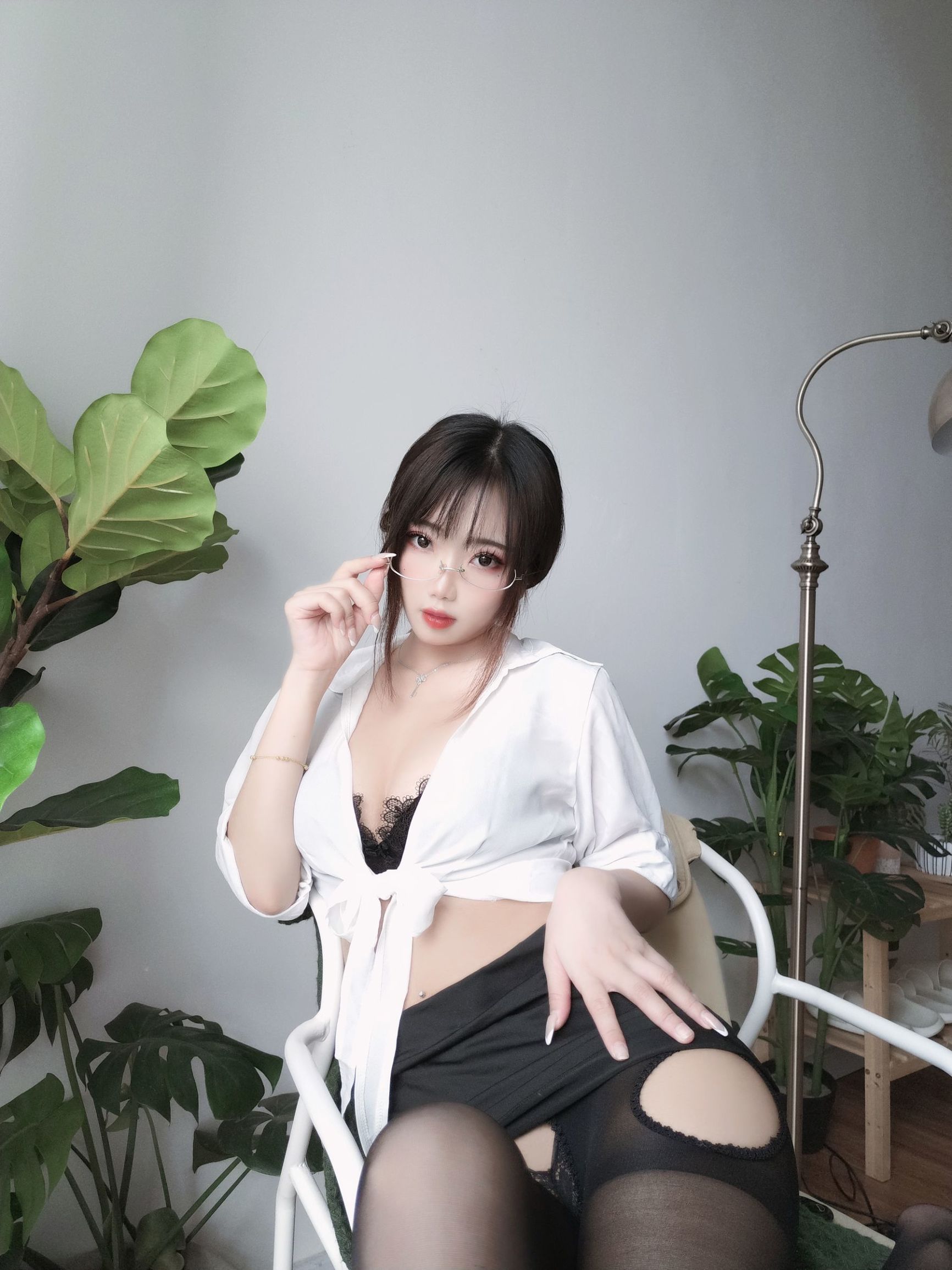 Cosplay Ảnh] Cô Gái Đẹp Da Trắng Mịn Quỷ Thú Yao - Nữ Giáo Viên