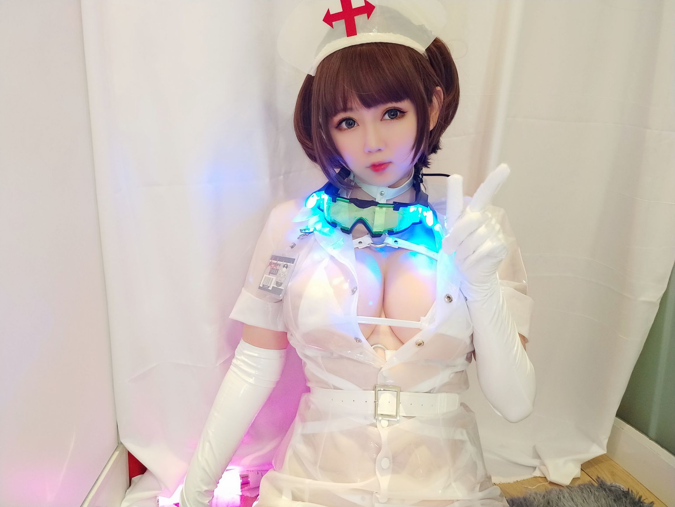 Cosplay Ảnh] Mật Đào Thiếu Nữ là Yi Jiang Ya - Y tá Độc quyền